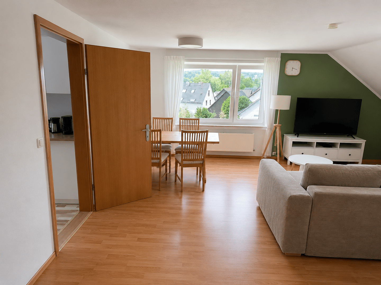 72m² DG-Wohnung mit Gartenanteil, 57223 Kreuztal