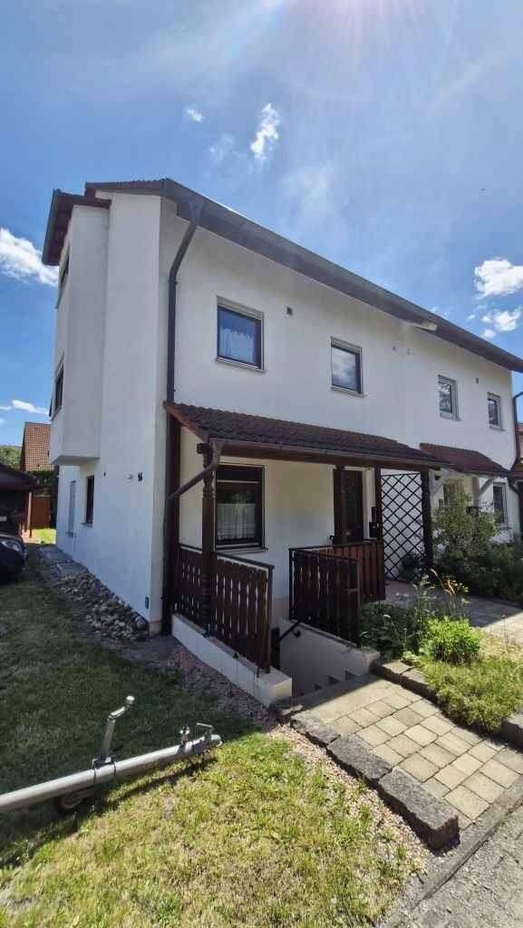 Einfamilienhaus mit Einliegerwohnung in Grenzbauweise mit 4 Außenabstellplätzen zum Sofortbezug, 72072 Tübingen