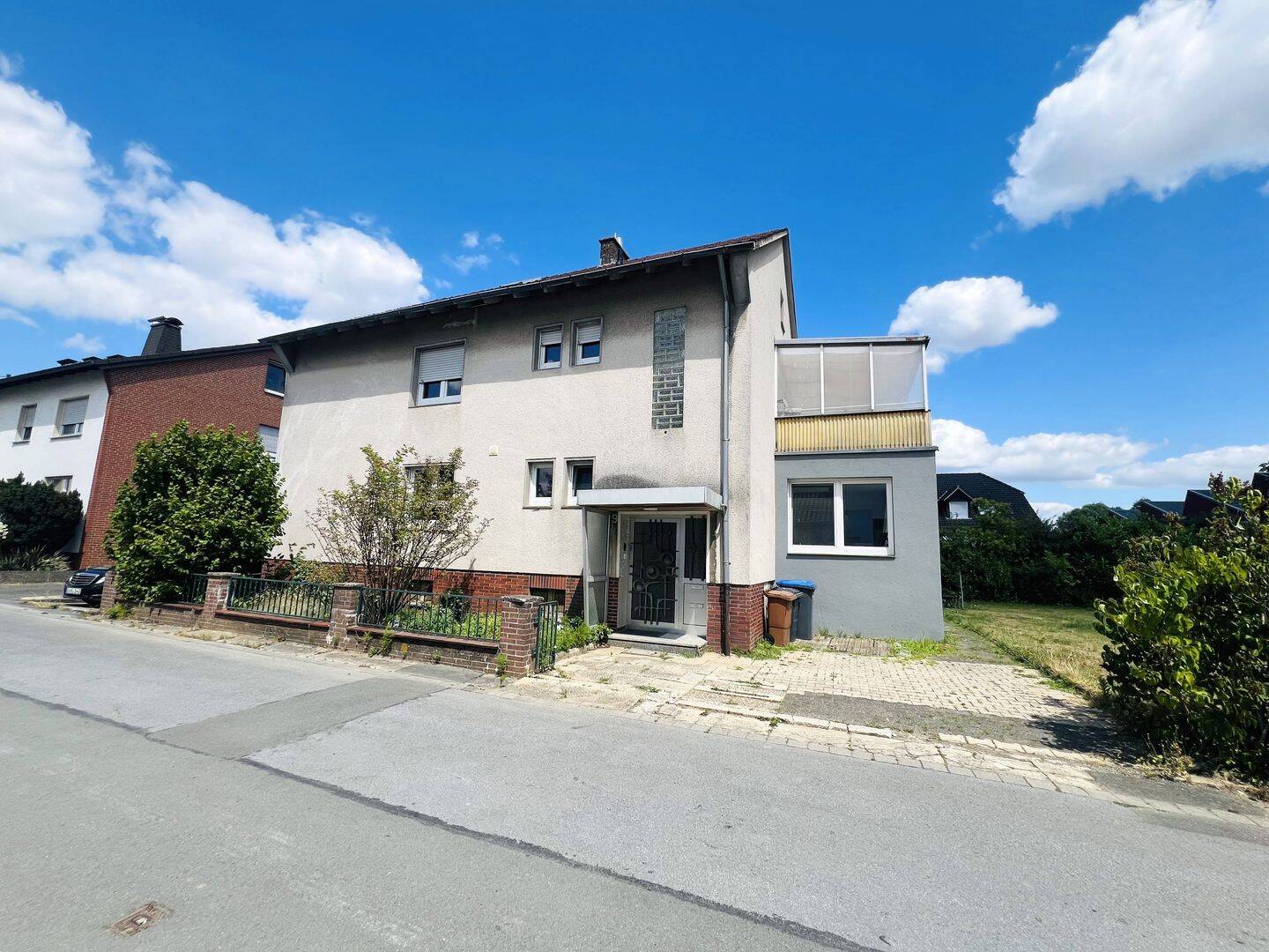 Zweifamilienhaus mit Ausbaupotenzial und optionalem Baugrundstück in ruhiger Lage, 59558 Lippstadt