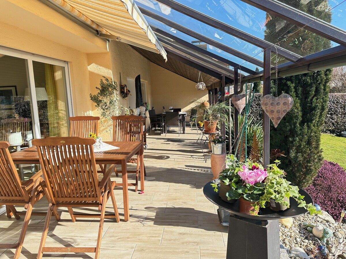 Metten b. Deggendorf: Einfam.-Haus in ruhiger Wohnlage m. herrlich angelegtem Garten, 94526 Metten