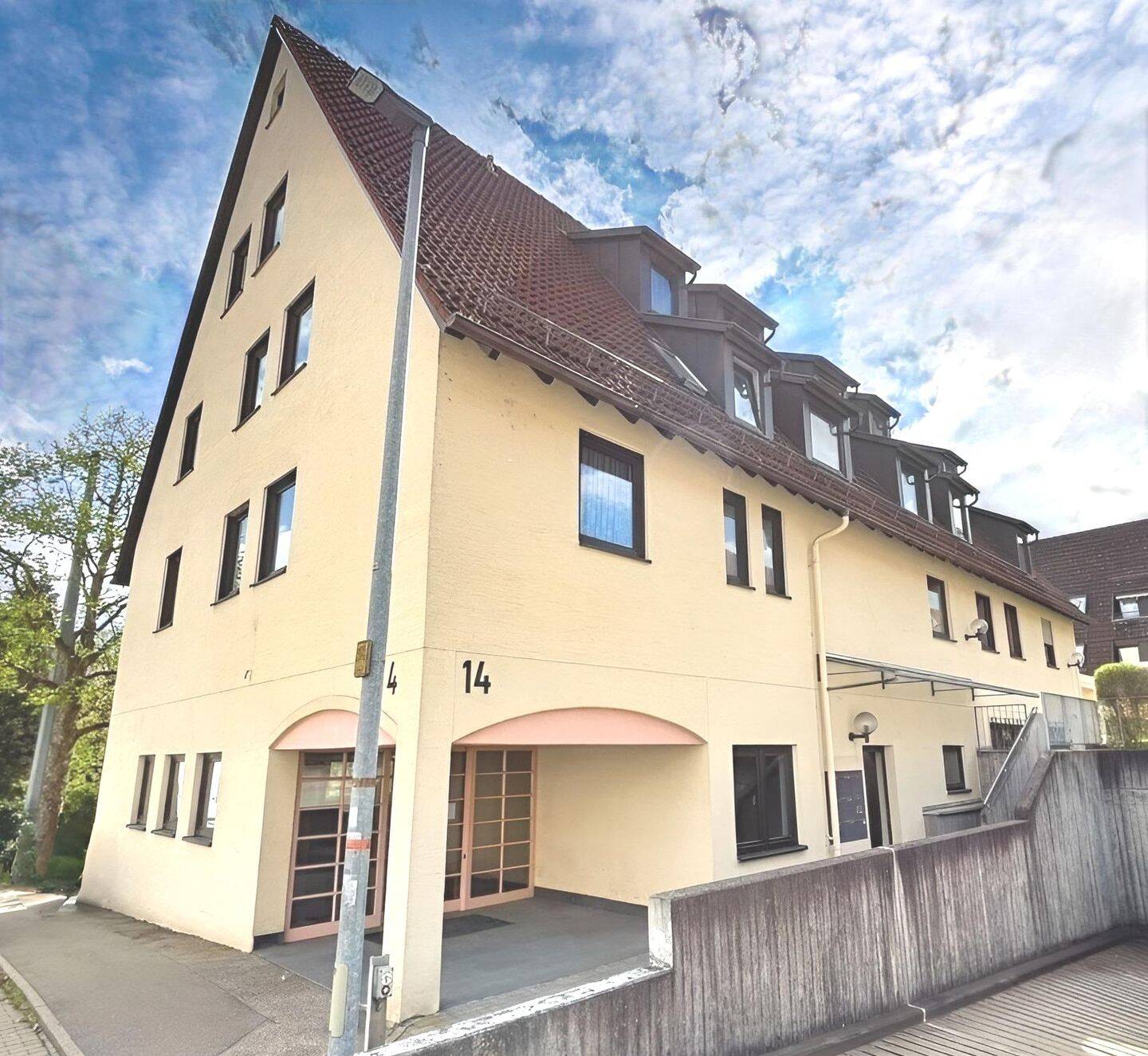 DG Wohnung mit Loggia – Südausrichtung, offene Küche, TG-Stellplatz, 71139 Ehningen