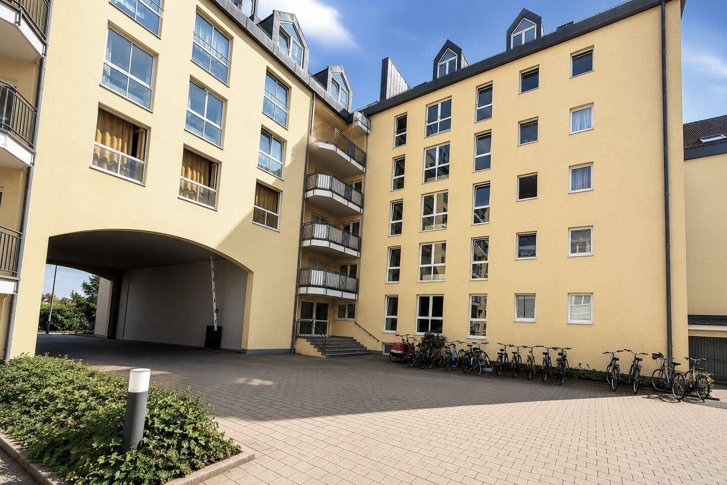 Gepflegte 2-Zimmer-Wohnung mit Duplex-Parker im Sonnenhof, 90763 Fürth (Südstadt Weikershof)