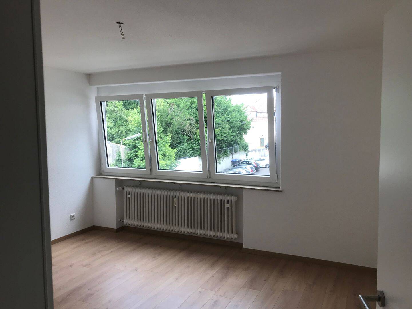 Helle, renovierte 2-Zimmer-Wohnung mit Garage in Singen, 78224 Singen (Hohentwiel)