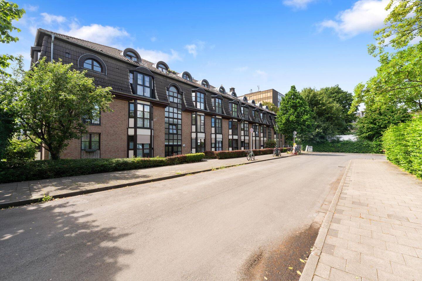 Charmantes 1-Zimmer-Apartment mit Duplex-Stellplatz – sofort bezugsfrei, 40225 Düsseldorf (Bilk Flehe Oberbilk Wersten)