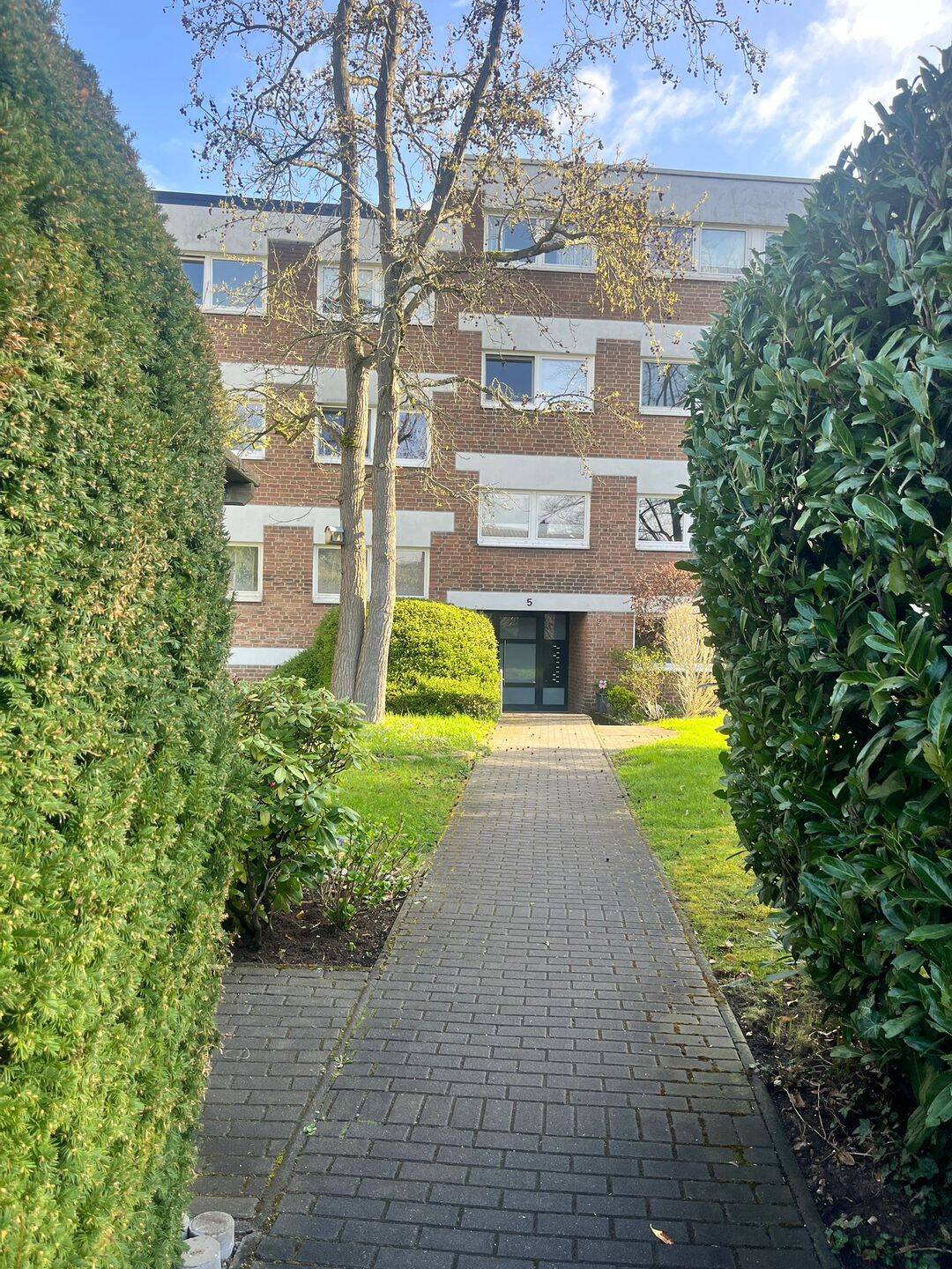 Lichtdurchflutete Wohnung in Top-Lage von Weiss, 50999 Köln (Rodenkirchen Hahnwald Sürth Weiß)