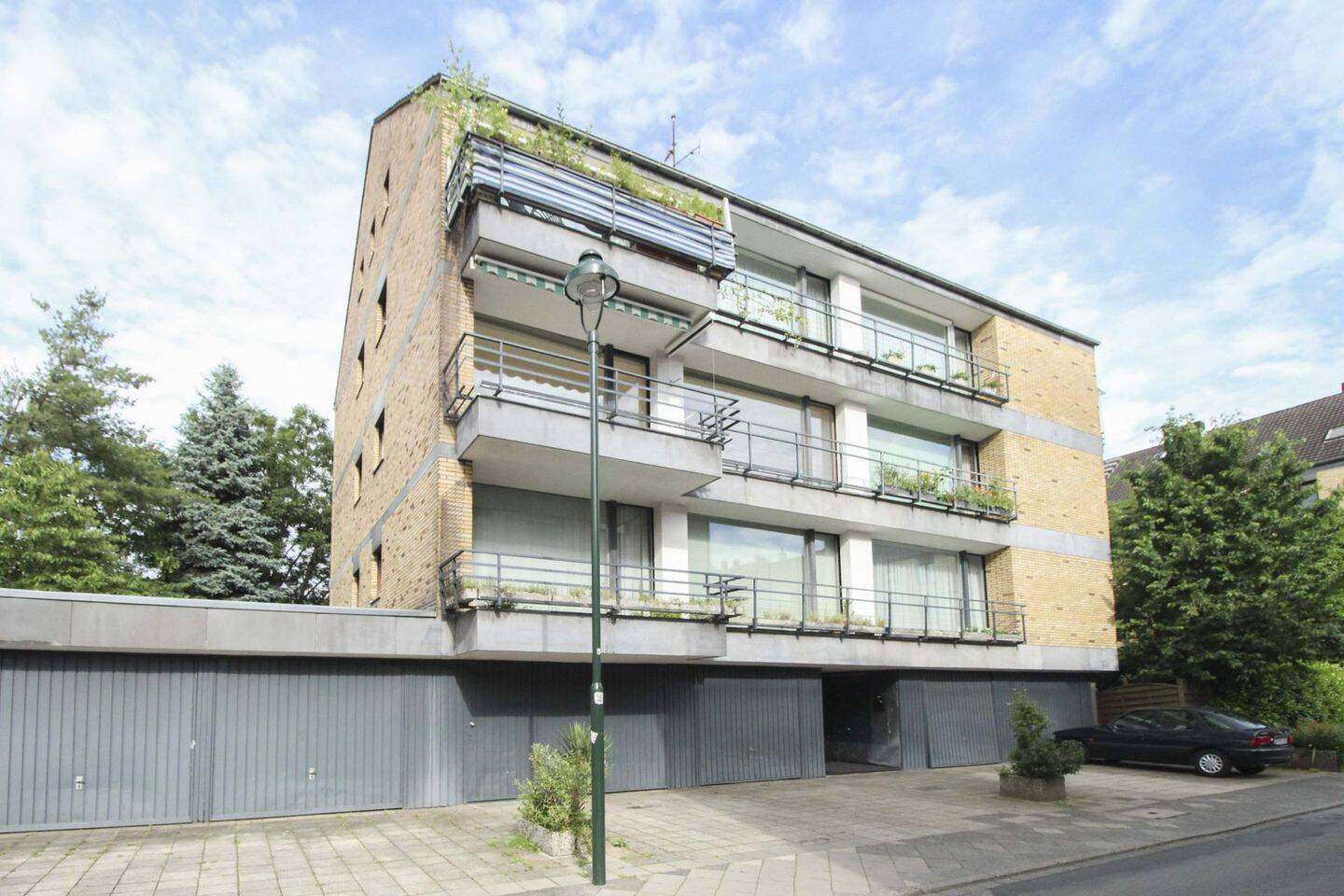 Attraktive 4-Zimmer-Eigentumswohnung mit Garage, großer Terrasse und Gartenzugang in Lierenfeld, 40231 Düsseldorf (Eller Lierenfeld)