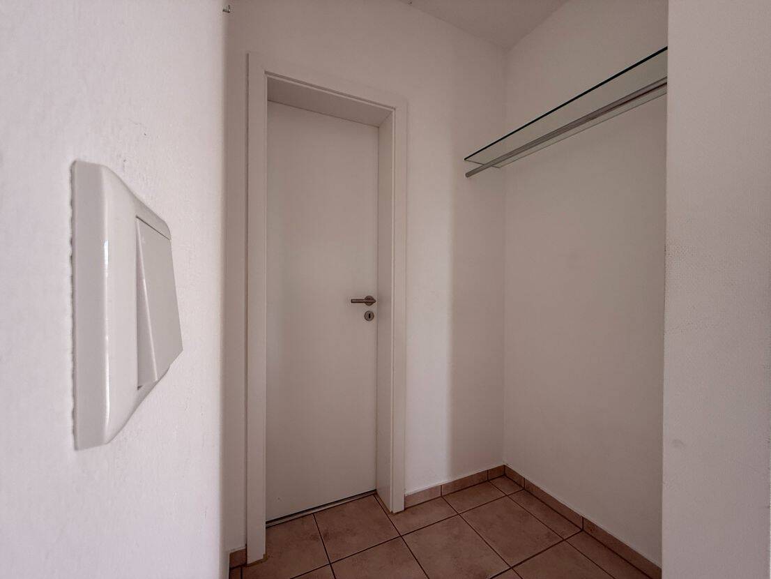 Helle, ruhige 3 Raum-Wohnung mit Einbauküche, Balkon und Fernblick zum Wohlfühlen, 45257 Essen (Byfang Fischlaken Kupferdreh)