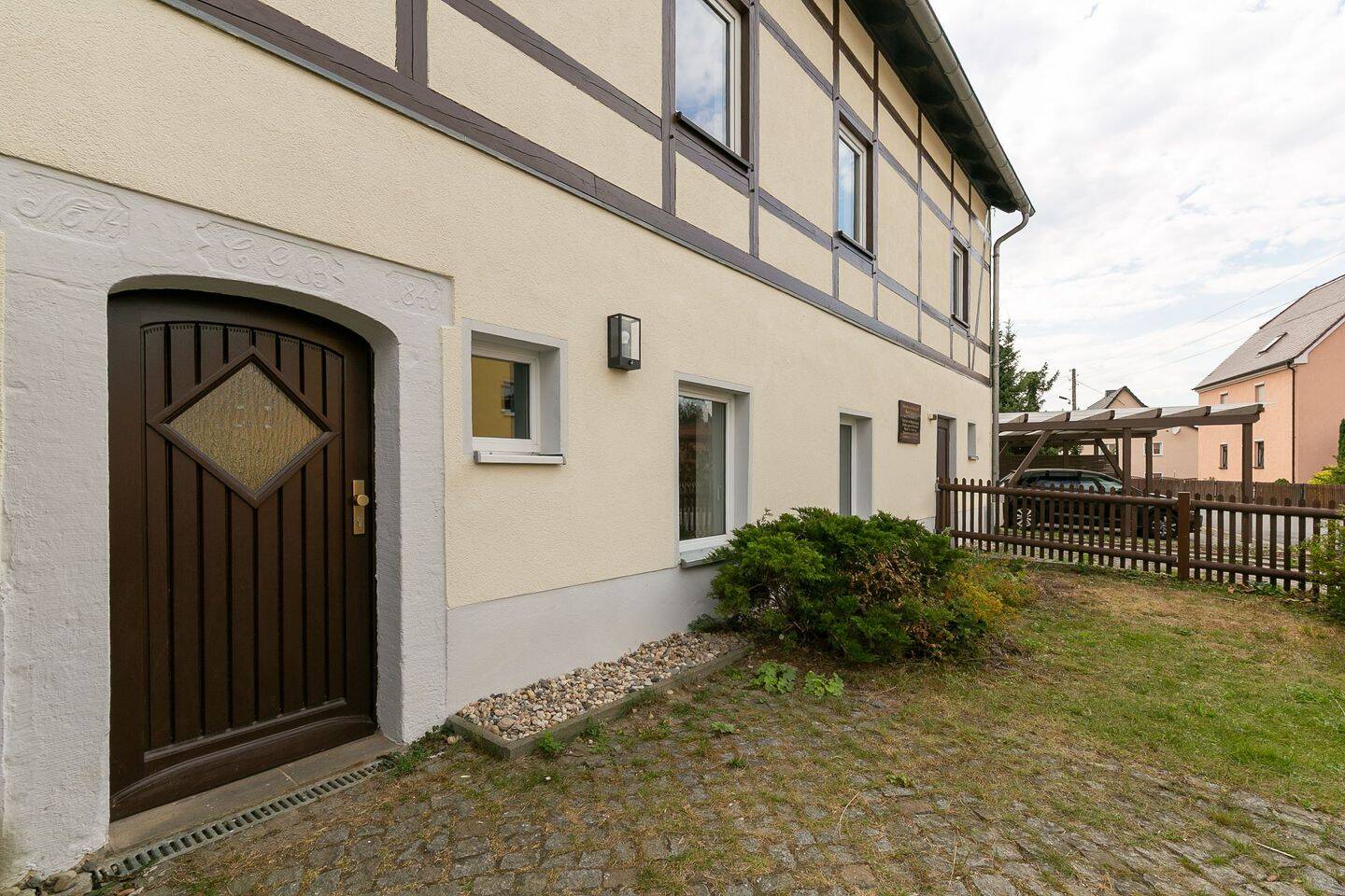 ** Große Maisonnettewohnung mit eigenem Garten in ruhiger Lage! **, 1909 Großharthau