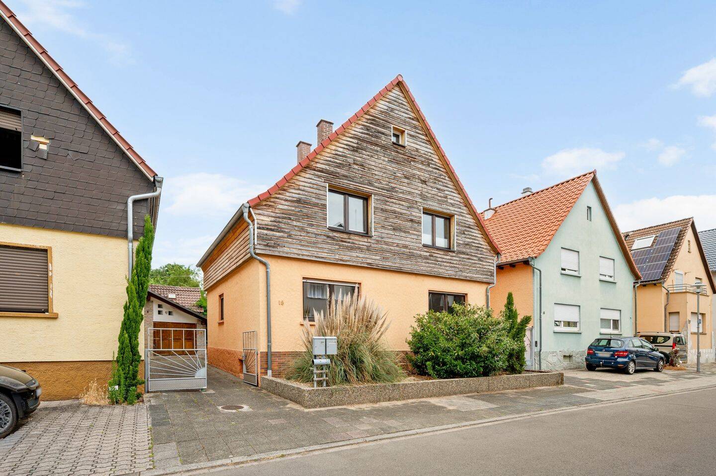 ***Gepflegtes Zwei- bis Dreifamilienhaus mit gr. Grundstück in Oberhausen-Rheinhausen***, 68794 Oberhausen-Rheinhausen