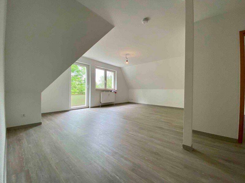 Besondere 2-Zimmer Dachgeschosswohnung mit Ausblick ins Grüne, 44357 Dortmund (Bodelschwingh Nette Oestrich Westerfilde)
