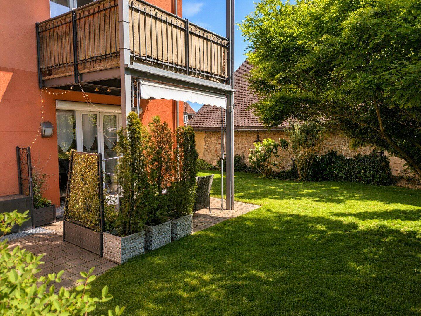 Gartenwohnung mit Haus-im-Haus-Gefühl | 135 m² Garten | Interner Hobbyraum | TG-Stellplatz, 85247 Schwabhausen