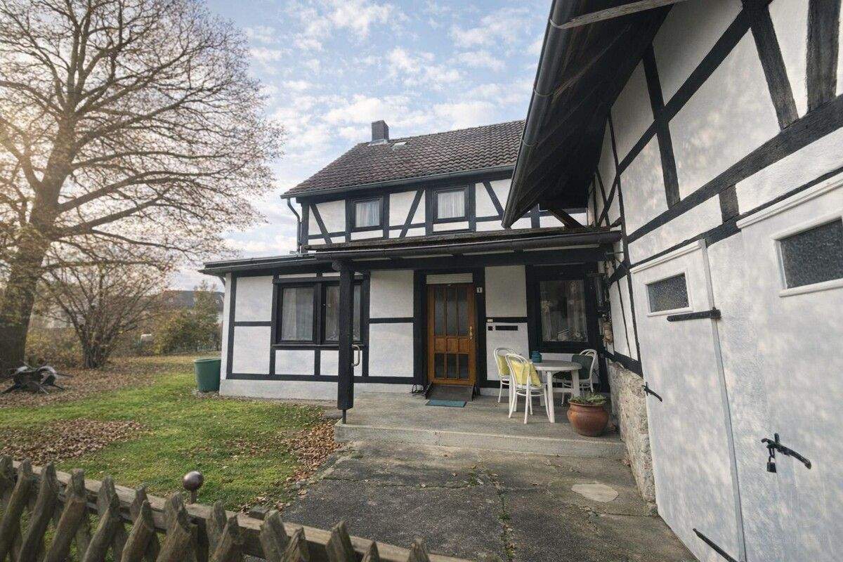 Historisches Fachwerkhaus mit Scheune, großem Garten und 1.384 m² Grundstück, 31008 Elze