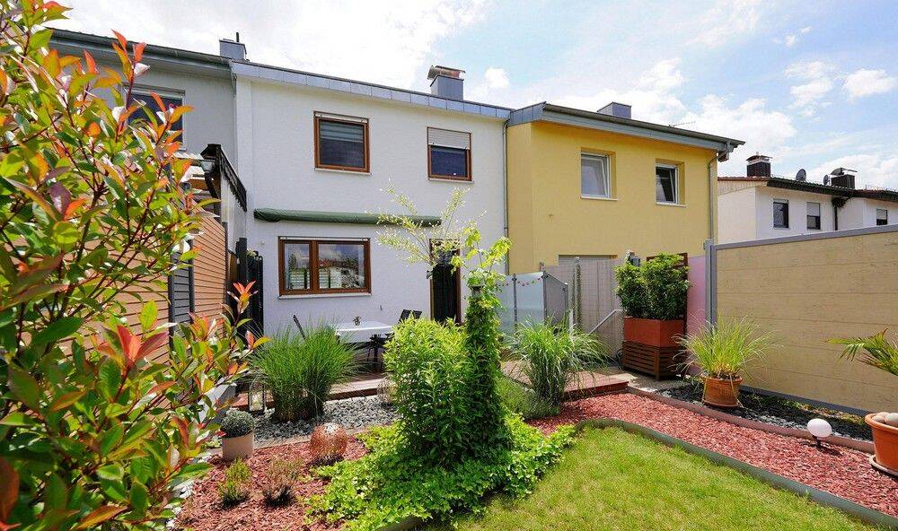Liebevoll modernisiertes Reihenmittelhaus mit Garten und Wohlfühlcharakter, 74831 Gundelsheim