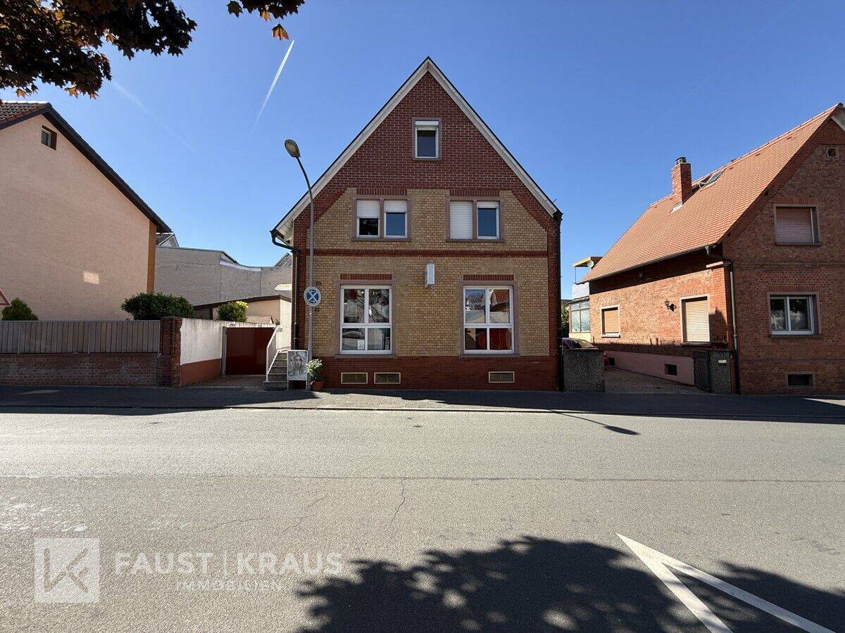 Attraktives Dreifamilienhaus mit kleiner Gewerbeeinheit in zentraler Lage von Dietzenbach, 63128 Dietzenbach