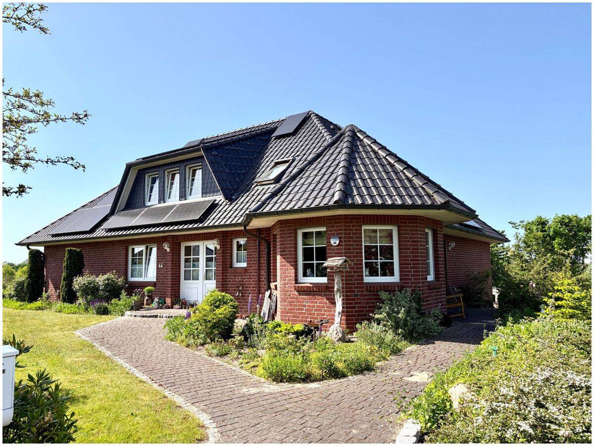 Großzügiges Einfamilienhaus mit Einliegerwohnung in Hemmoor, 21745 Hemmoor