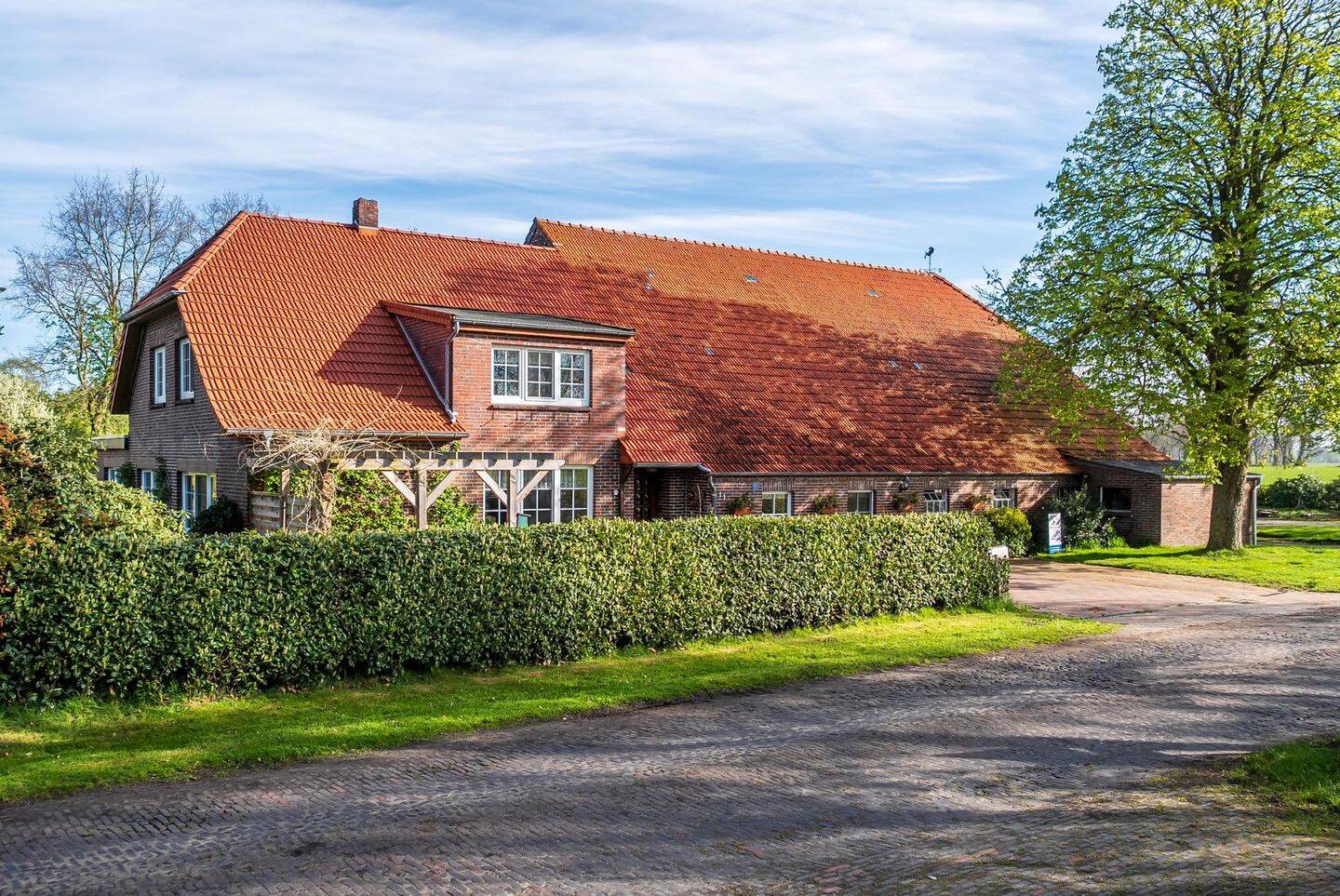 Bauernhof Nähe Westerstede                                                   Wohn- u. Wirtschaftsgebäuden und 1,5 ha Ländereien, 26345 Bockhorn