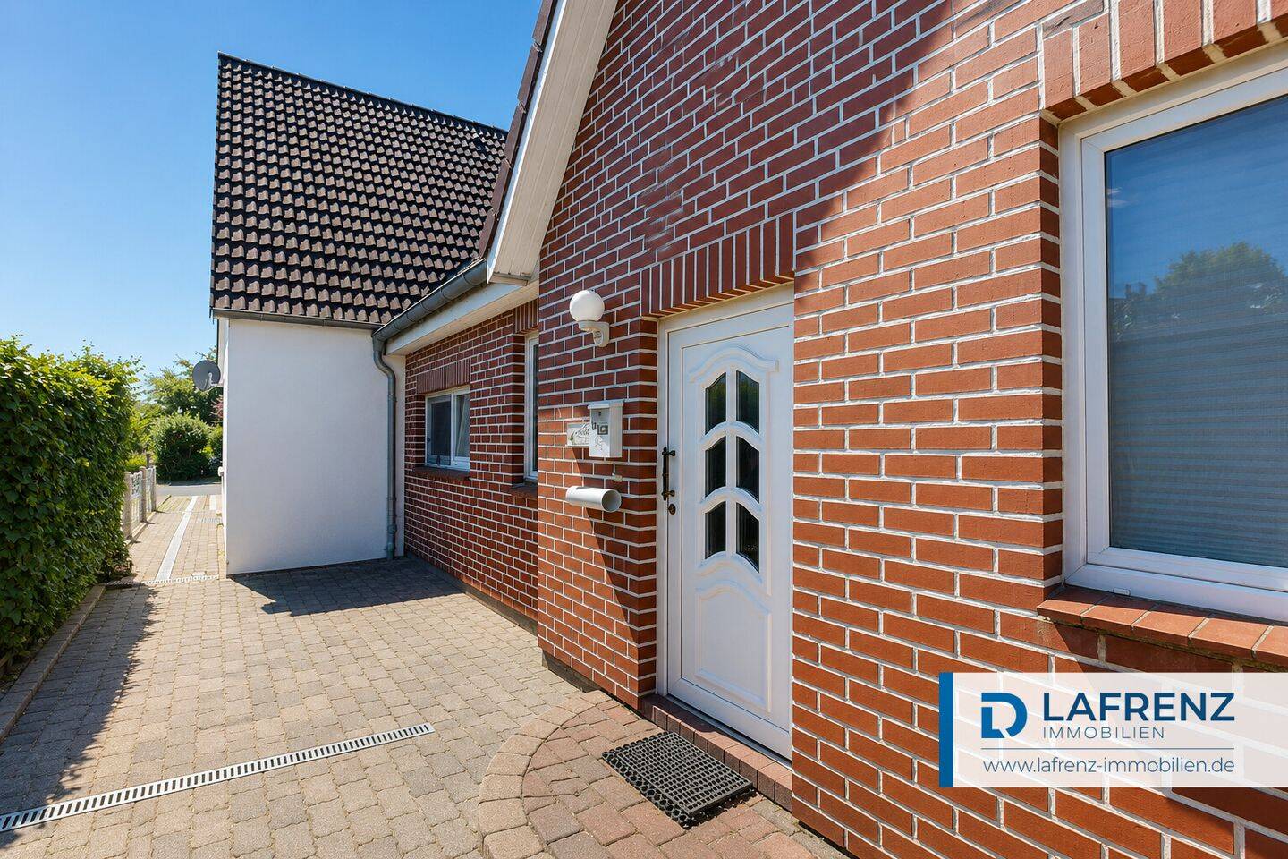 Viel Platz für zwei Generationen – Zweifamilienhaus mit großem Garten in Burg, 23769 Fehmarn