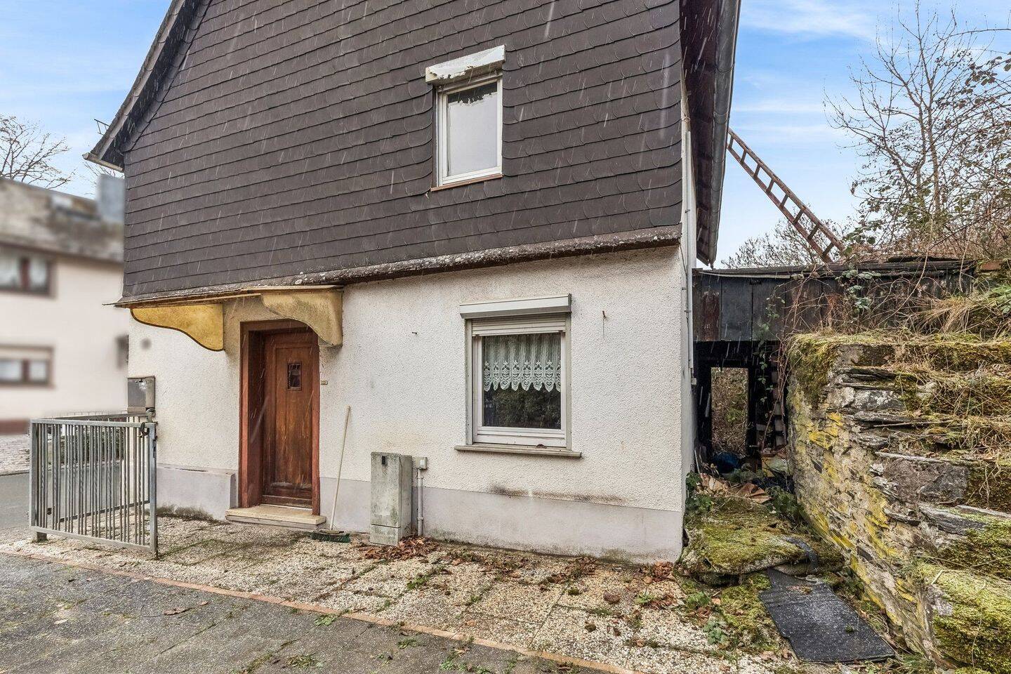 Kompaktes Wohnhaus mit Nebengebäude, 65606 Villmar