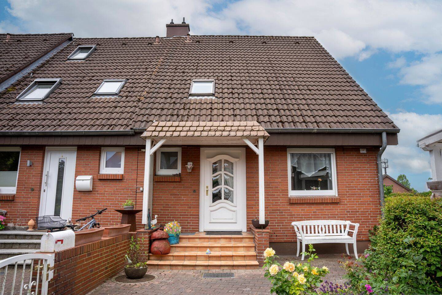 Endreihenhaus mit Traumgarten, Terrasse, Homeoffice-Etage, Stellplatz & viel Platz für Familie, 25335 Elmshorn