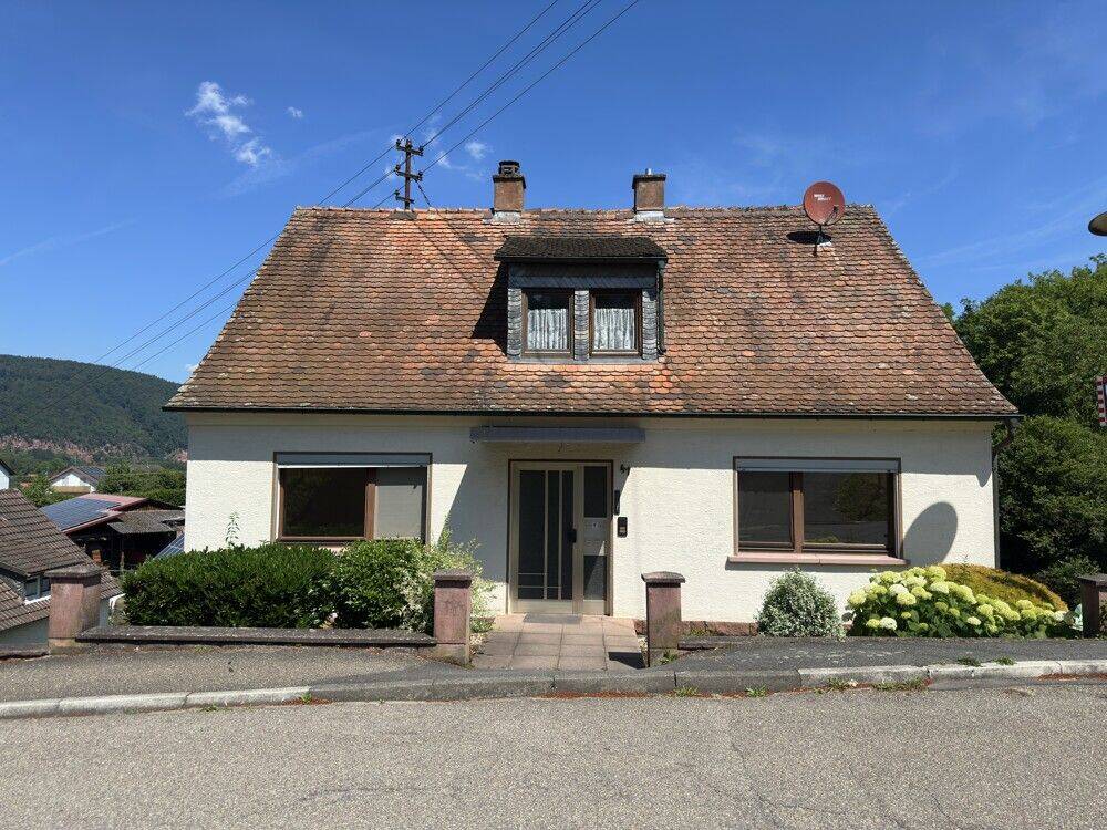 Wohnen in ruhiger Lage: Großzügiges 1- bis 2-Familienhaus mit herrlichem Weitblick!, 97896 Freudenberg