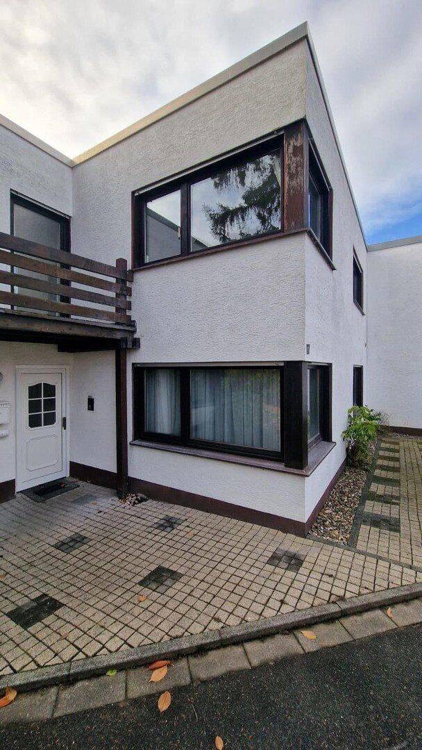 Großzügiges Reihenmittelhaus mit 222m² in Muffendorf, Einliegerwohnung und sonnigem Atriumgarten, 53177 Bonn