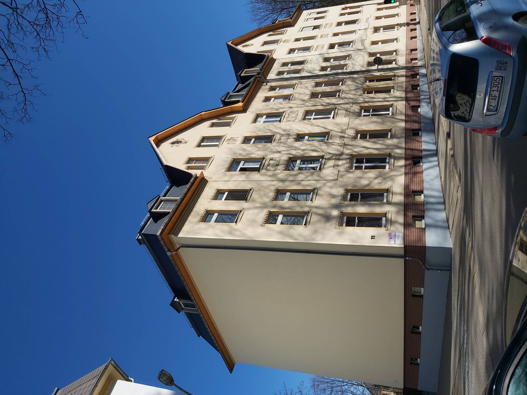 Dachgeschosswohnung mit Einbauküche und Gartenanteil (bei Bedarf), 9212 Limbach-Oberfrohna