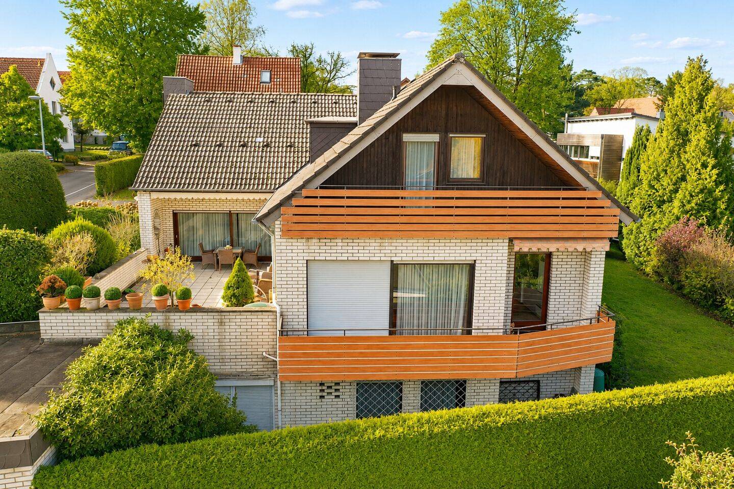 Komfortables Anwesen in bester Wohnlage von Hiddesen mit ELW, 32760 Detmold