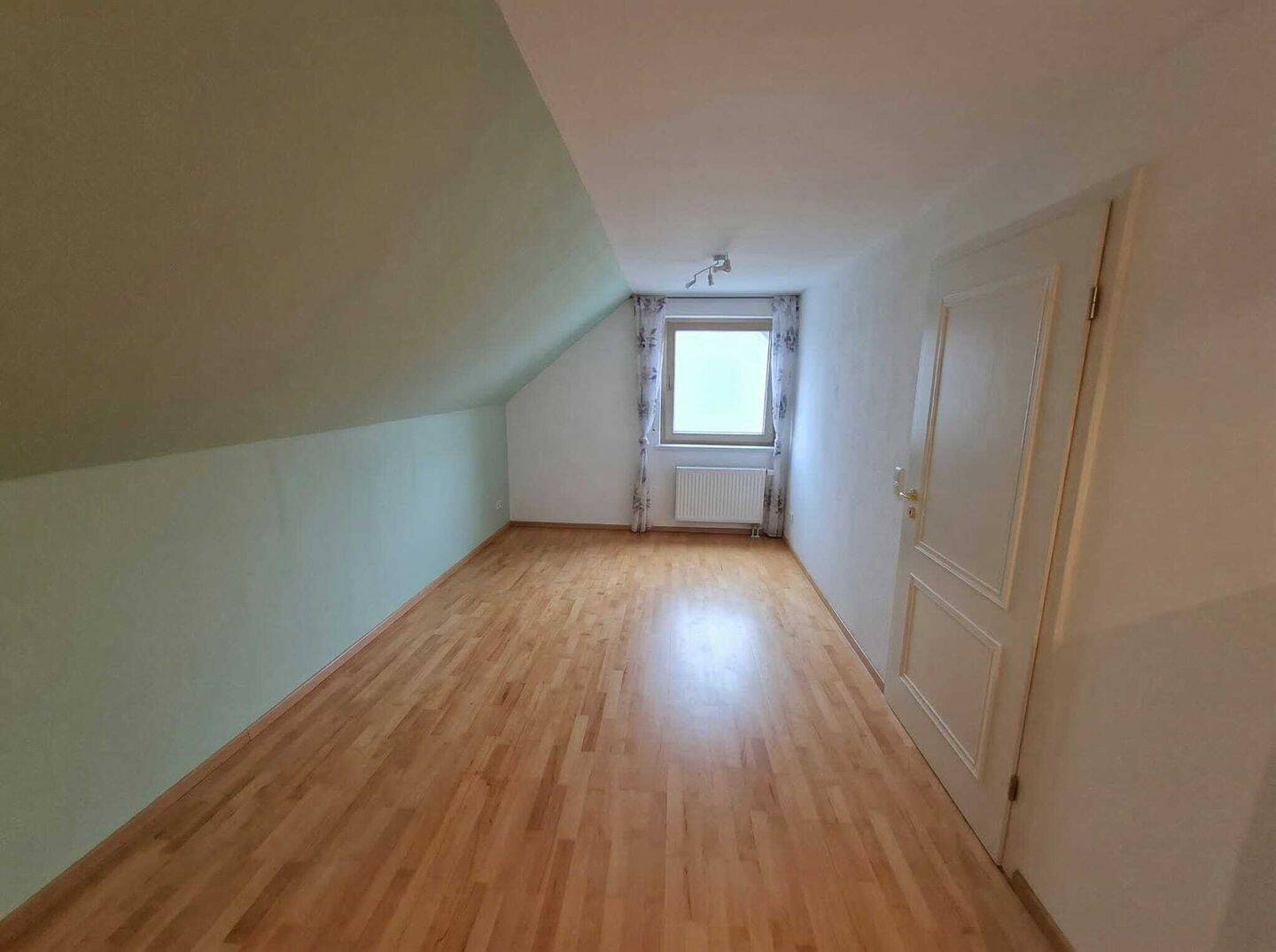 Wohnen mit Weitblick – Charmante Maisonette-Wohnung in idyllischer Lage, 86495 Eurasburg
