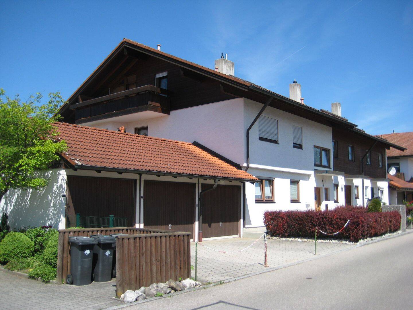 Charmante ruhige DG Wohnung mit Balkon und Bergblick in einem 3 Familienhaus. Ca. 60 qm Wohn / Nutzfläche., 83043 Bad Aibling