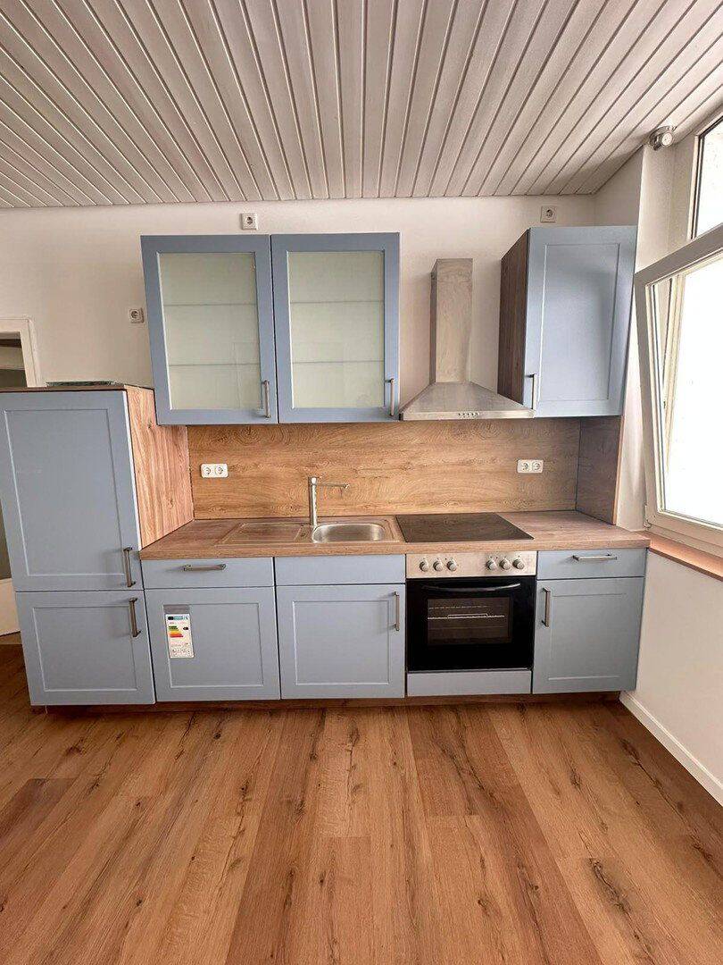 Frisch renoviert! Tolle 2-Zimmer-Wohnung mit Einbauküche und Loggia in Citylage, 32257 Bünde