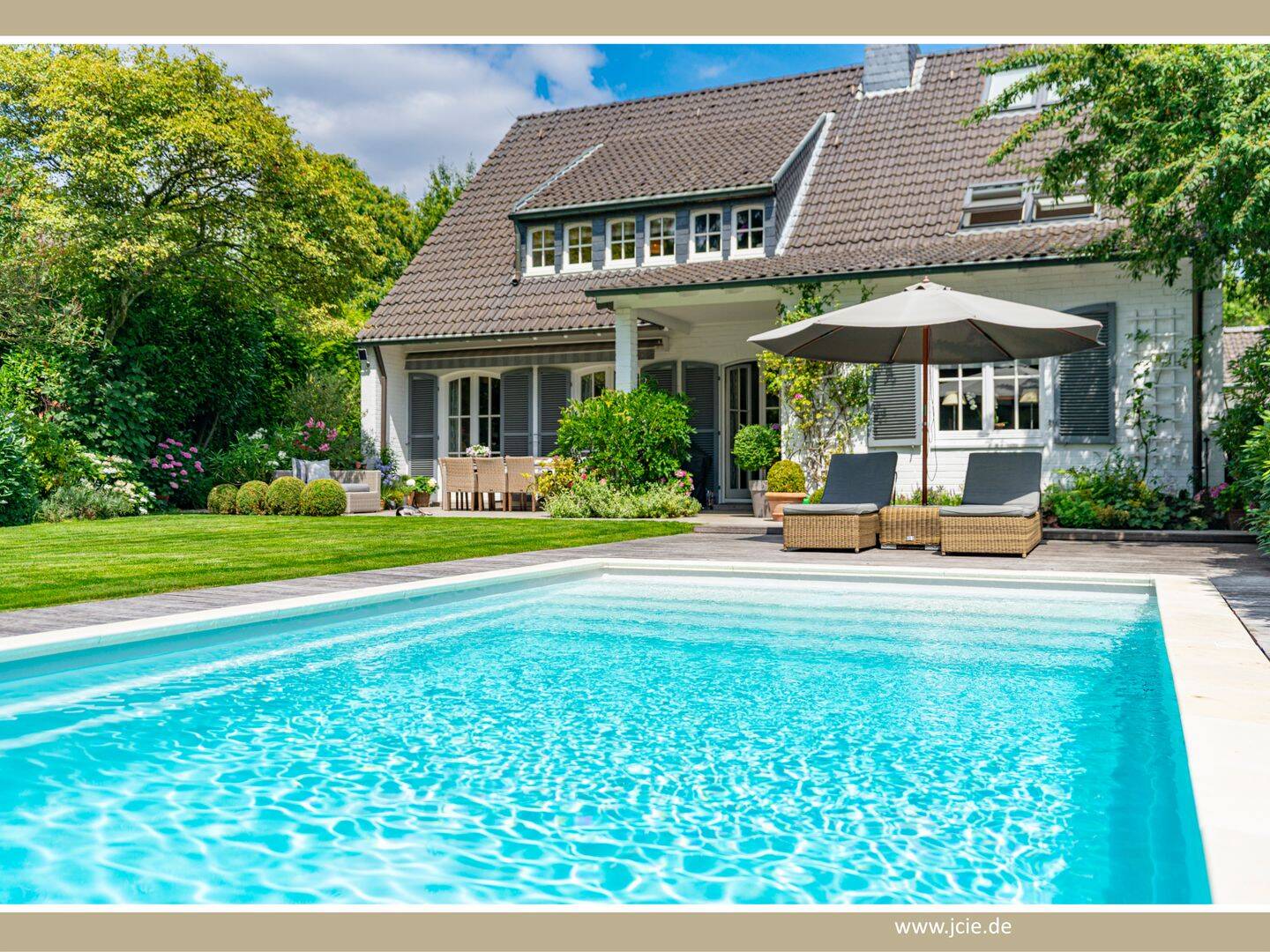 Stilvolles Familiendomizil mit Pool in Meerbusch-Büderich, 40667 Meerbusch