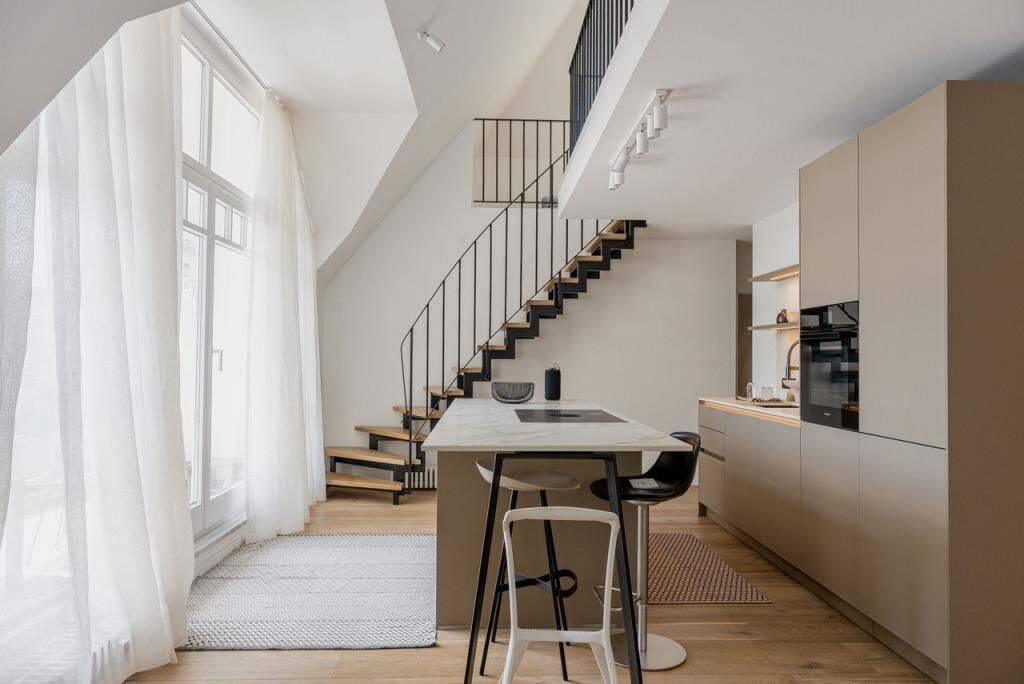 Einziehen und Wohlfühlen! Vollmöblierte, moderne Galeriewohnung in Obermenzing, 81247 München (Allach-Untermenzing Pasing-Obermenzing)
