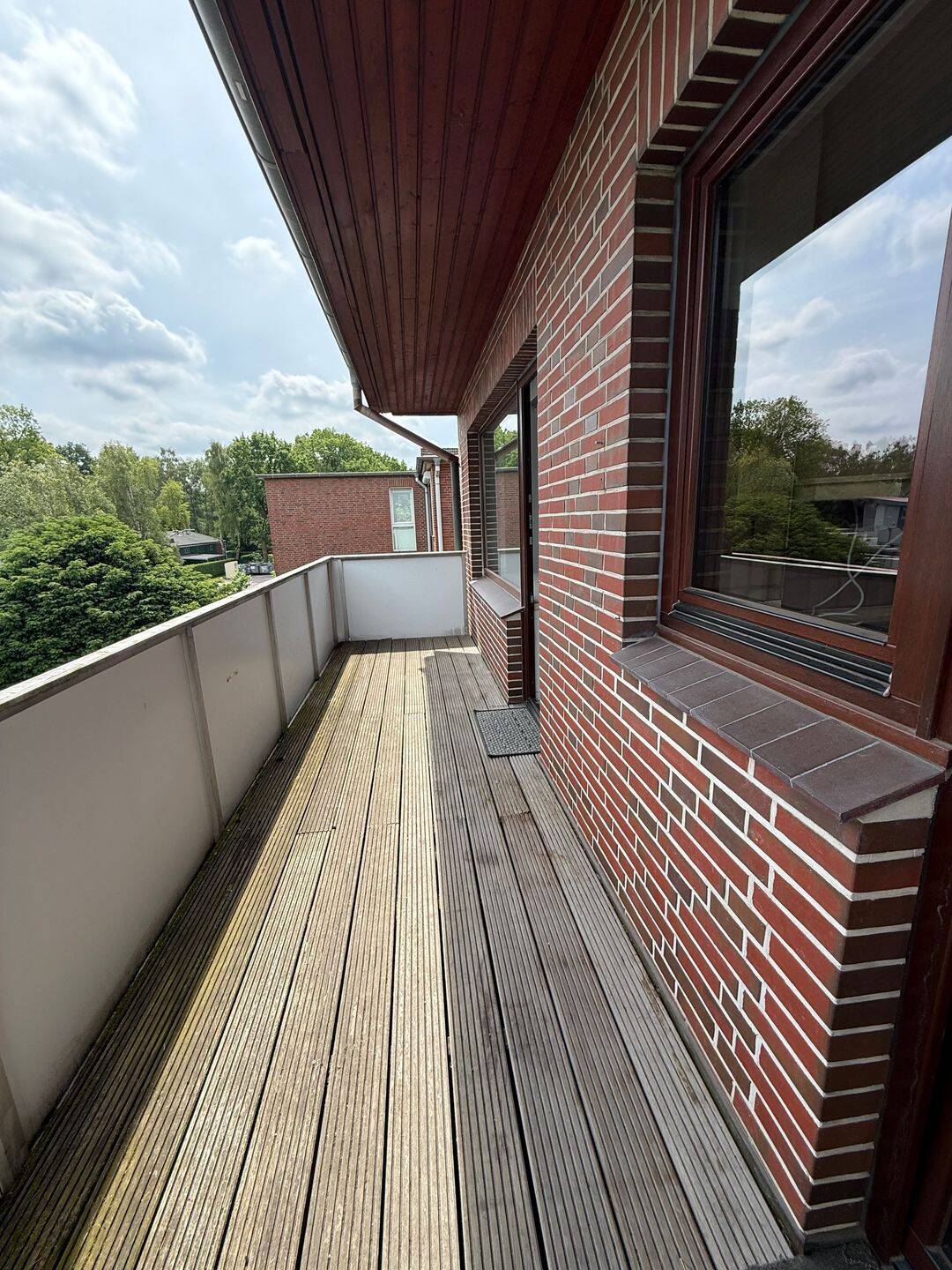 Großzügige 3,5-Zimmer-Wohnung mit sonnigem Balkon und Einbauküche in naturnaher Lage, 21465 Reinbek