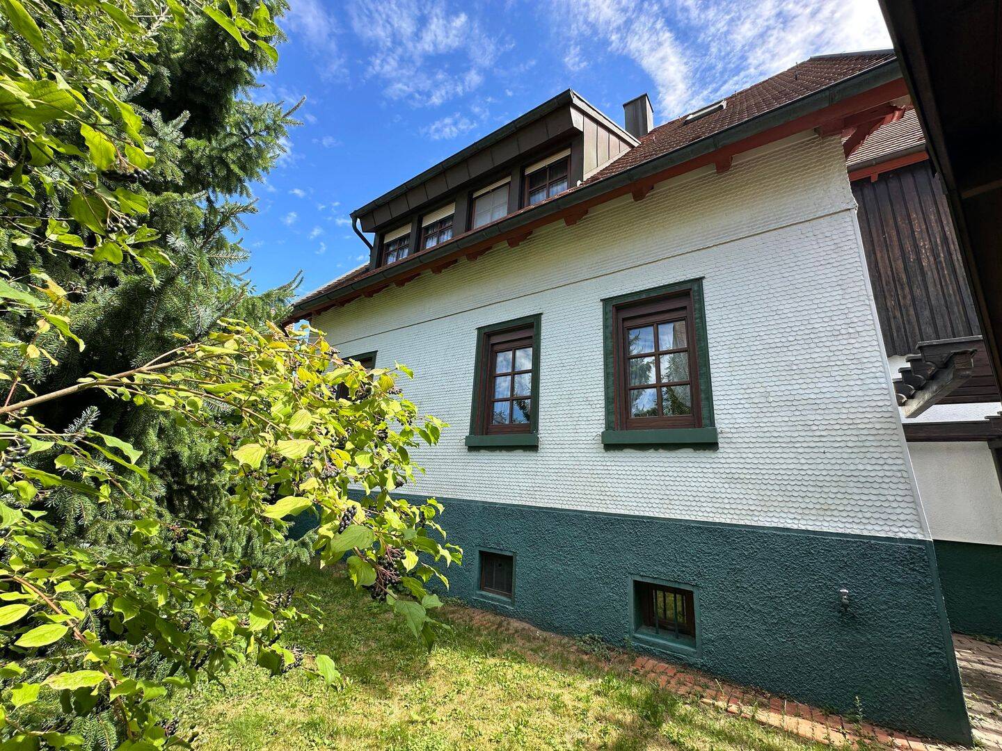 Einzigartiger Charme & private Idylle – Einfamilienhaus mal ganz anders, 70565 Stuttgart (Dürrlewang Fasanenhof Möhringen Rohr Vaihingen)