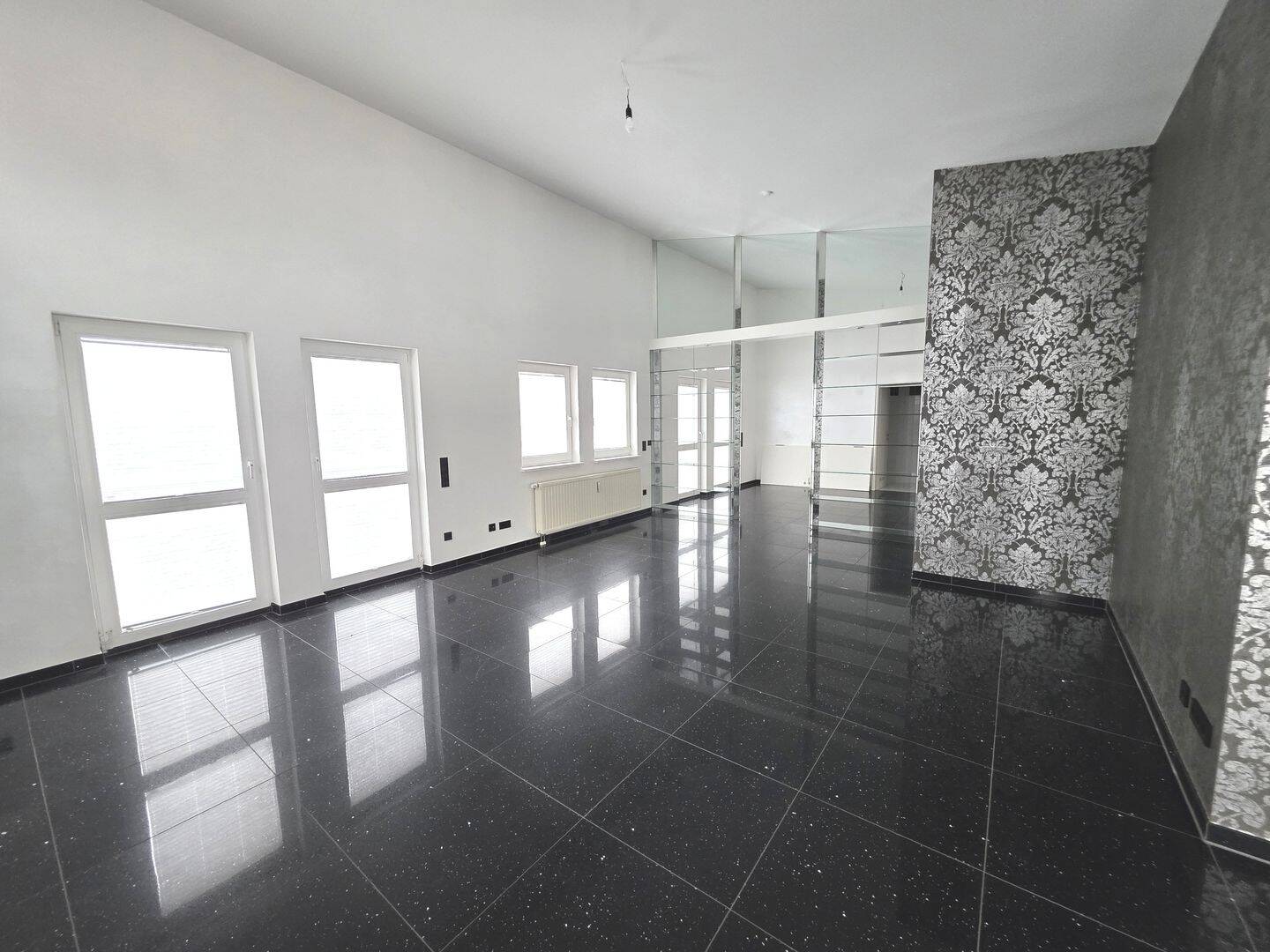 Exklusive Penthouse-Wohnung in zentrumsnaher Wohnlage von Weiden, 92637 Weiden i.d. OPf. (Weiden)