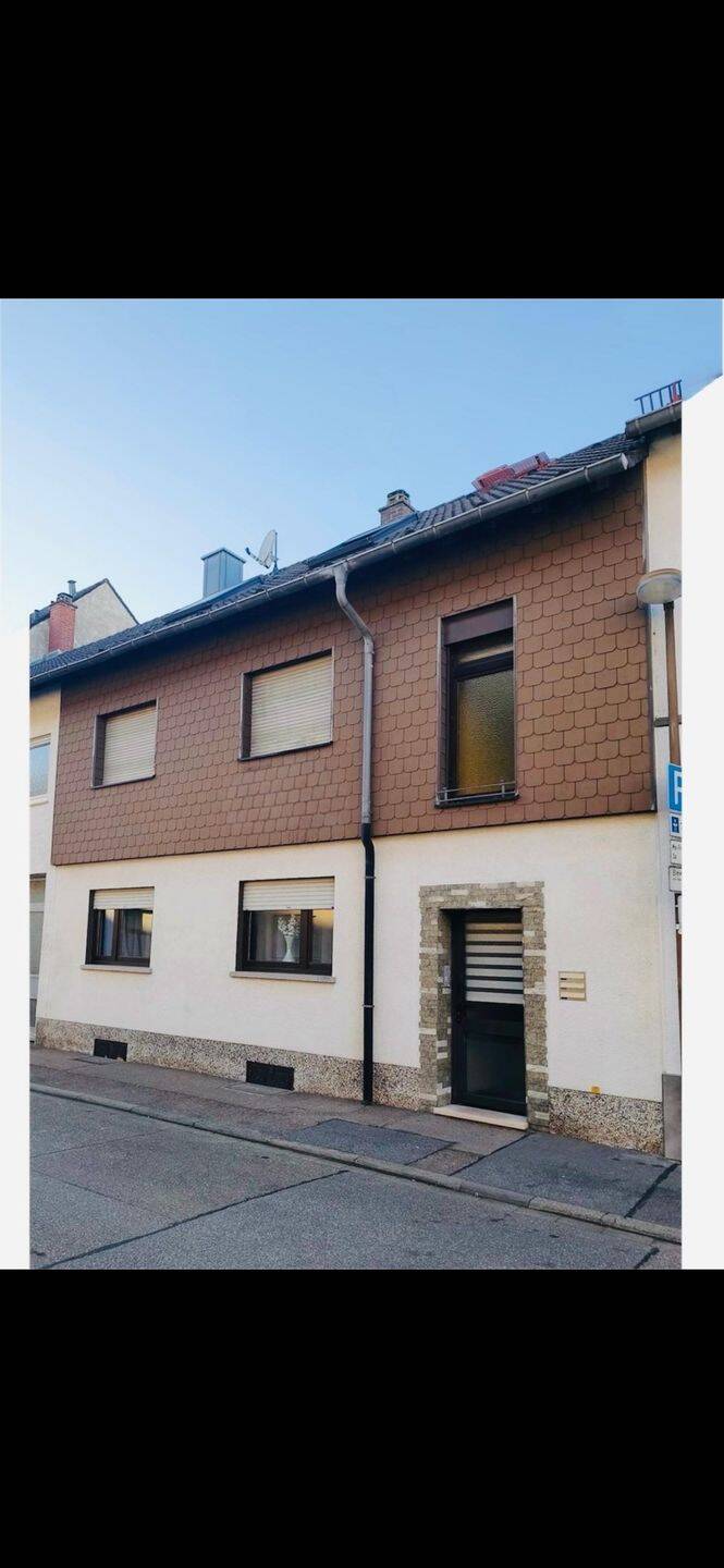 Charmentes Reihenhaus mit ausgebautem Dachgeschoss und Kamin
Provisionsfrei vom Verkäufer.., 68766 Hockenheim