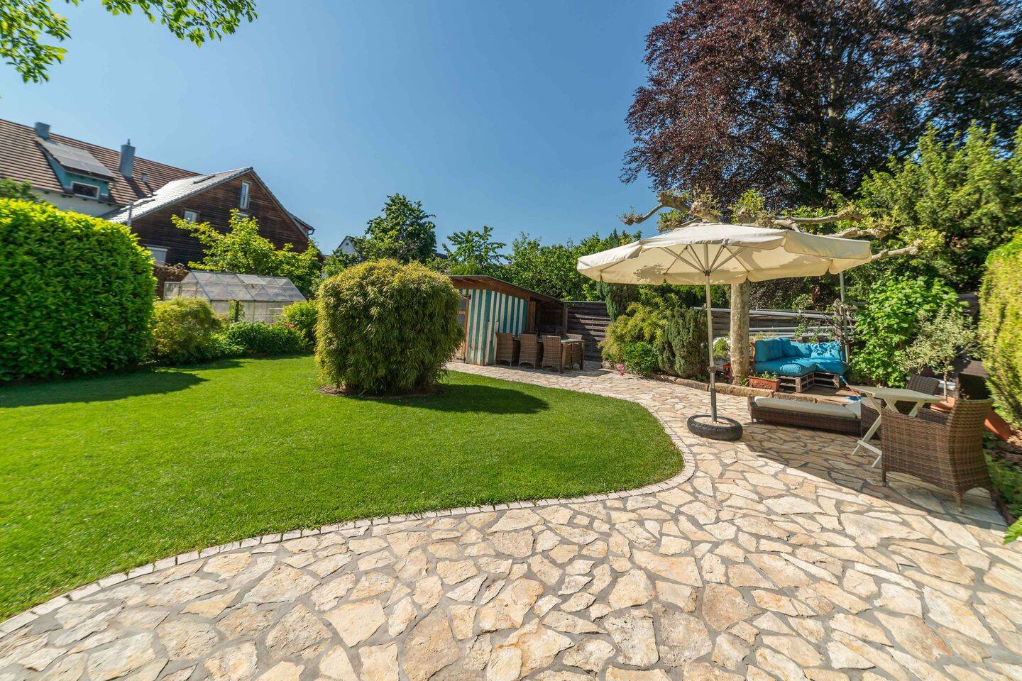 ***CHARMANTES ANWESEN MIT TRAUMHAFT ANGELEGTEM GARTEN***, 72074 Tübingen