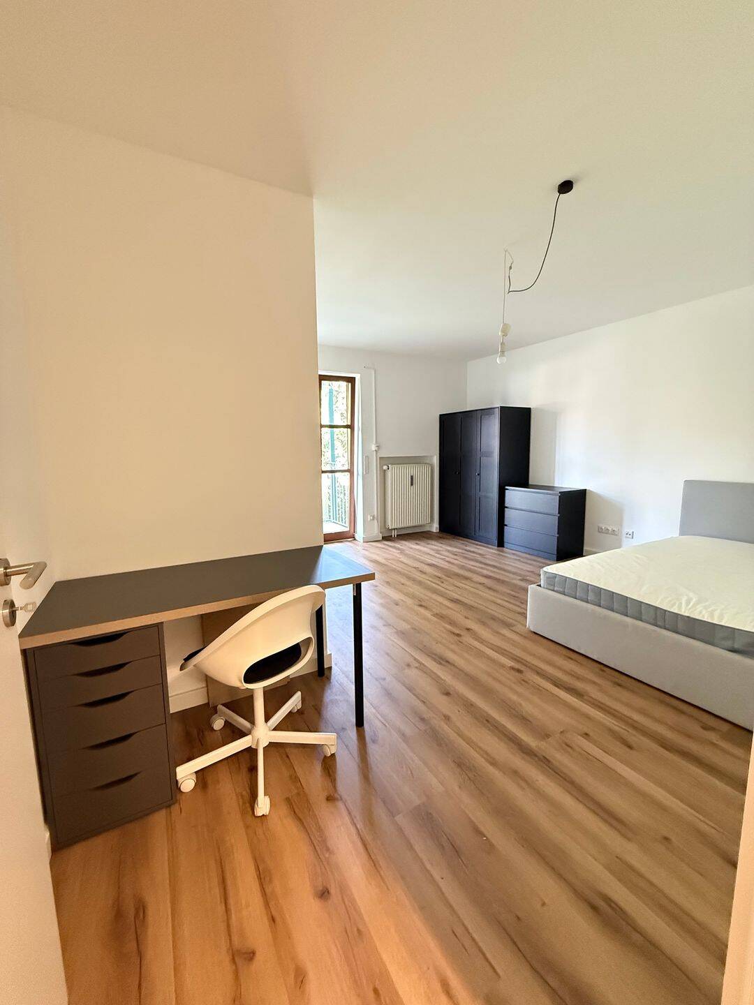 Möbliertes WG-Zimmer an der Tram Zollernstraße, 86154 Augsburg (Oberhausen)