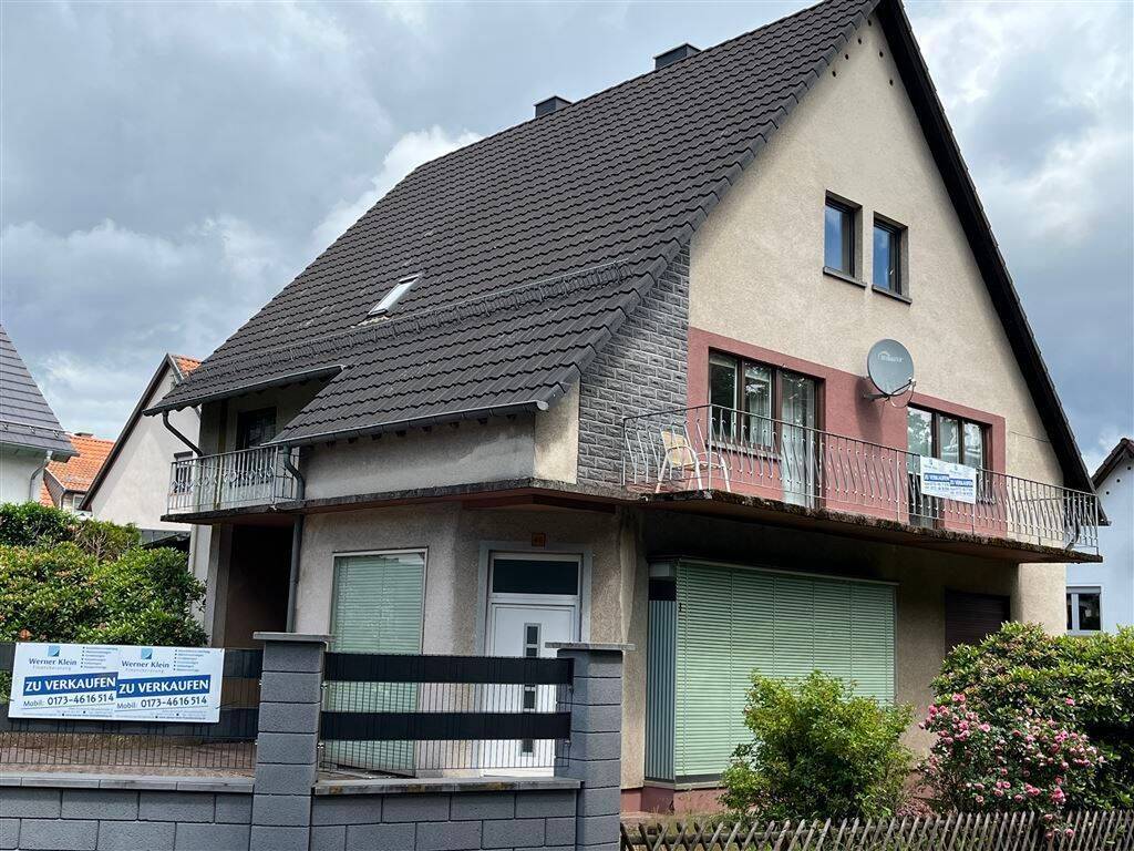 Großes Einfamilienhaus in guter Lage mit ehemaliger Gewerbeeinheit und schönem Grundstück, 66849 Landstuhl