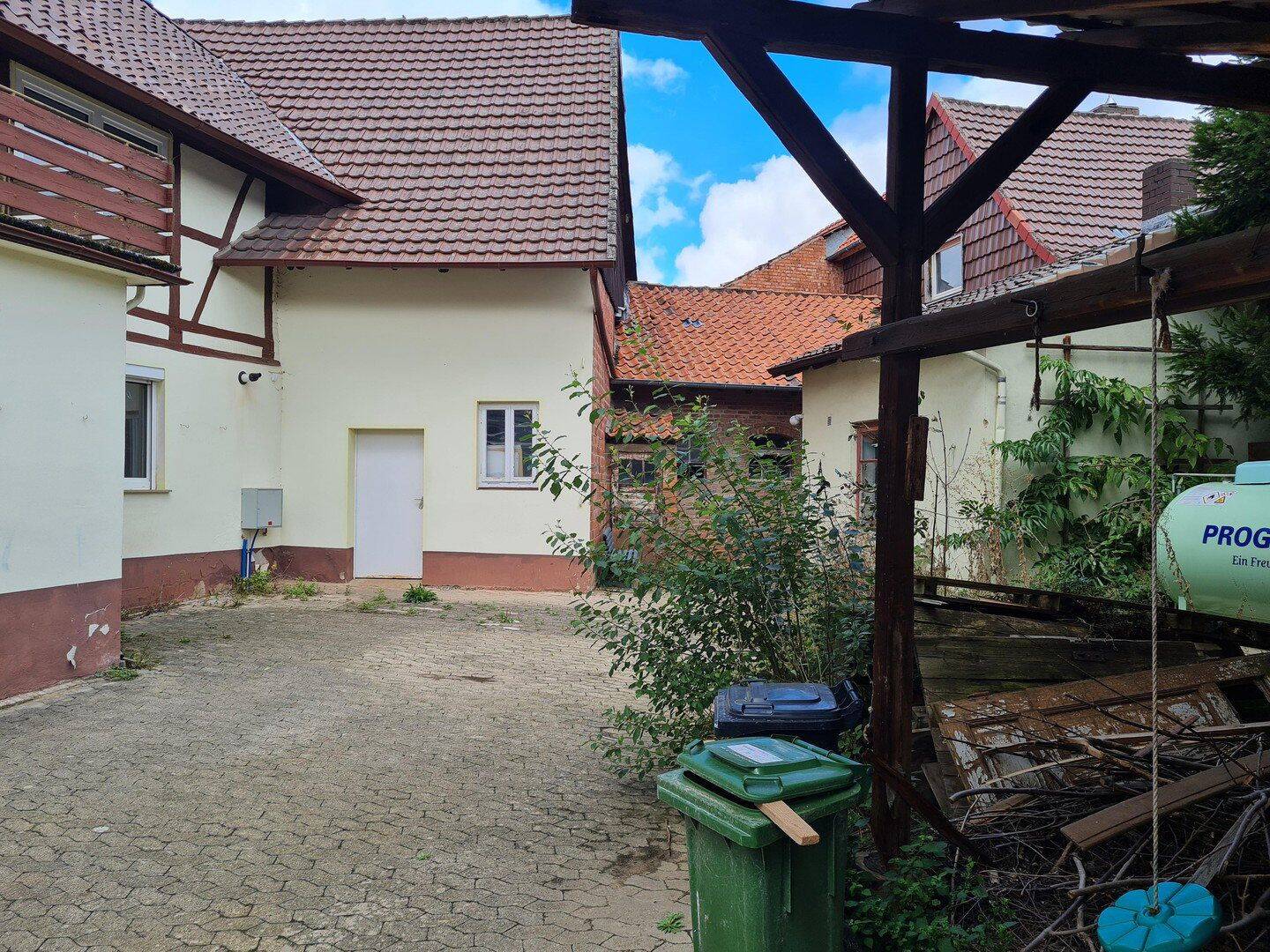 Wohnhaus-Scheune und Stall in Rollshausen, 37434 Rollshausen