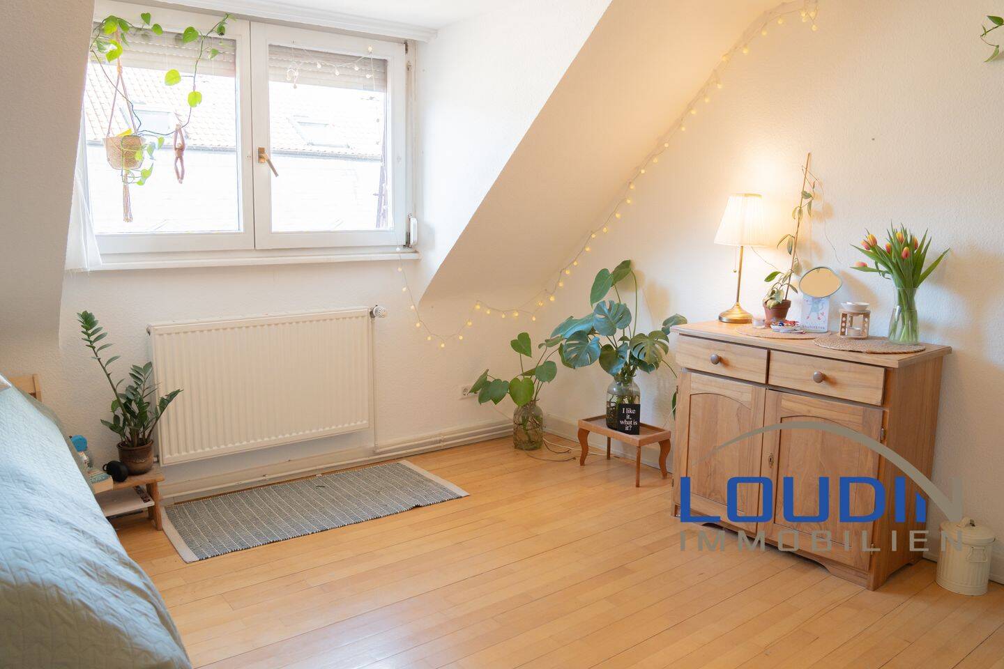 Charmante 2-Zimmer-Dachgeschosswohnung mit Loggia., 79106 Freiburg im Breisgau