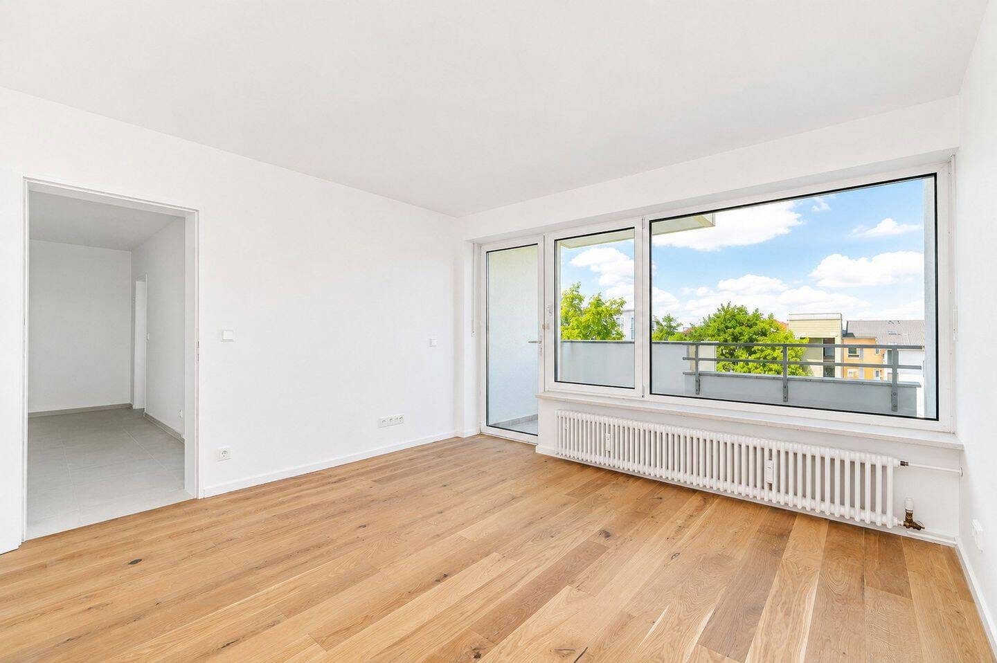 Erstbezug nach Sanierung: Lichtdurchflutete 2-Zimmer-Wohnung mit Balkon in Germering, 82110 Germering