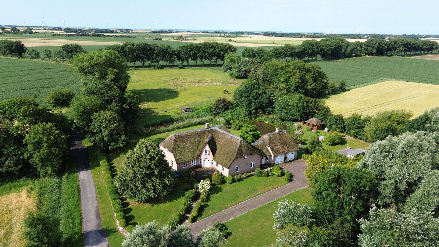 Exklusives Landhaus in Einzellage unter Reet an der Nordsee, 25924 Emmelsbüll-Horsbüll