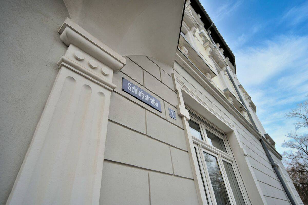 Einziehen – Wohlfühlen ! Schicke 2- Raumwohnung mit Balkon freut sich auf neue Mieter !, 6686 Lützen