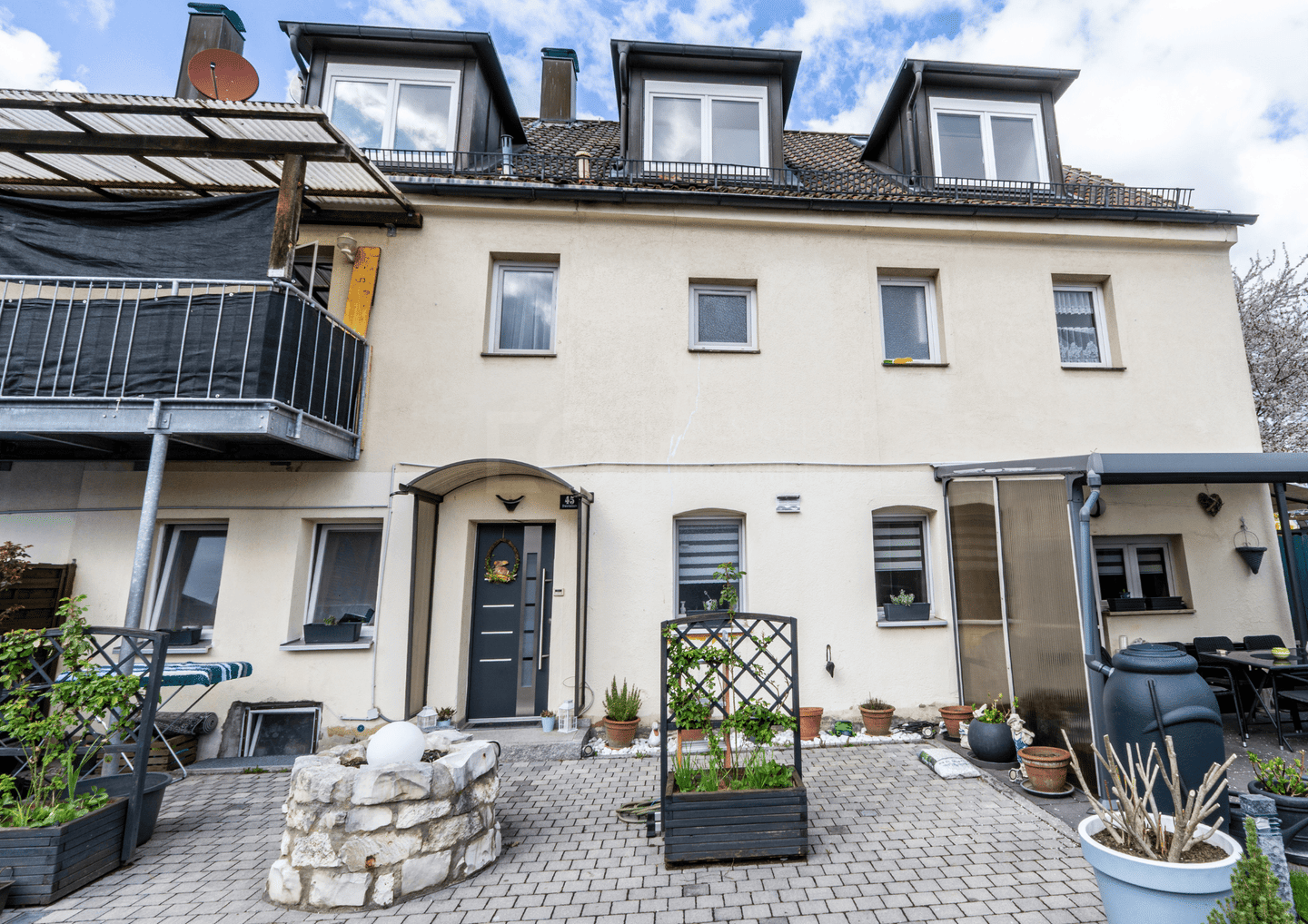 Attraktive Eigentumswohnung mit ca. 90 m² Wohnfläche und großzügigen ca. 60 m² zusätzlicher Nutzfl., 90425 Nürnberg