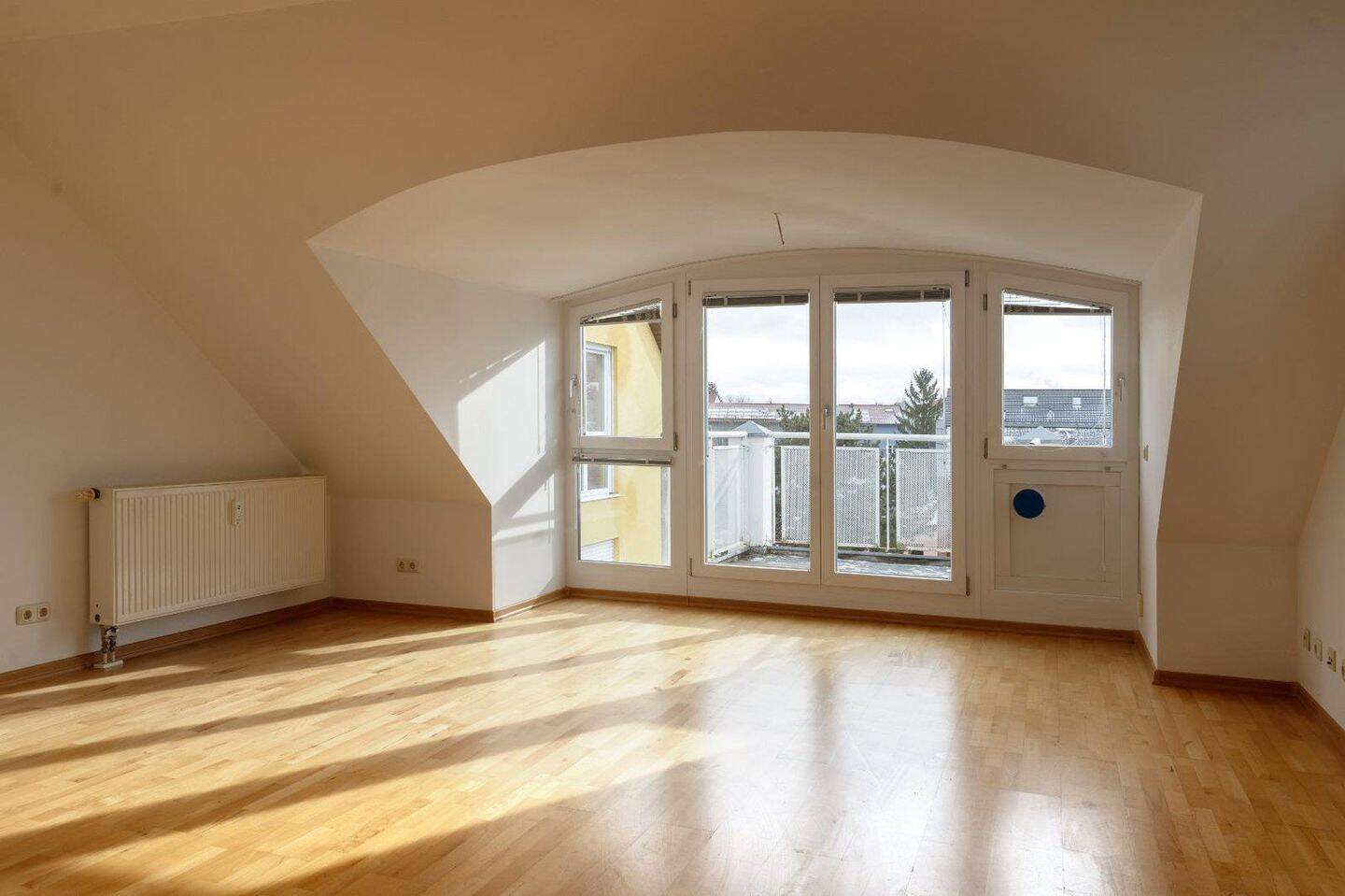3 Zimmer Dachgeschosswohnung mit Sonnenterrasse und Balkon, 85757 Karlsfeld