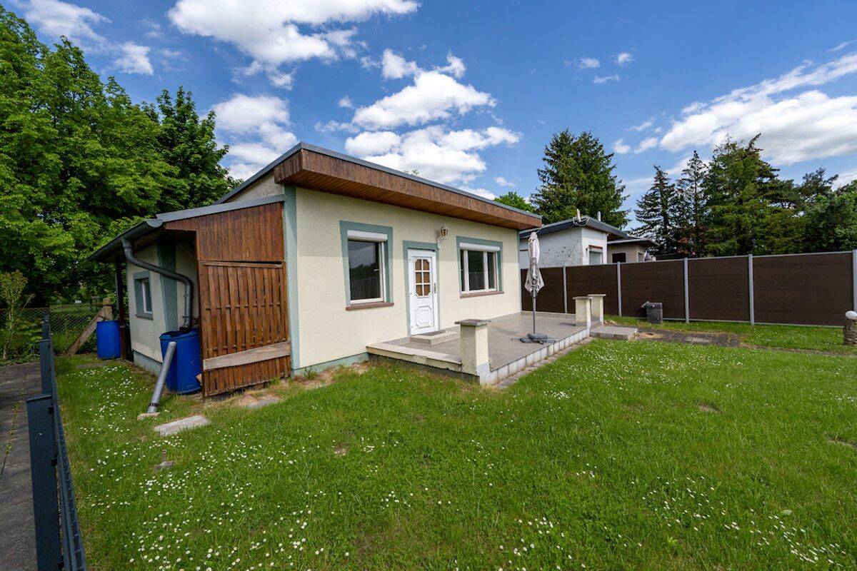 Ihr Platz im Grünen – ausbaufähiger Bungalow mit optionalem Baupotenzial., 4838 Jesewitz