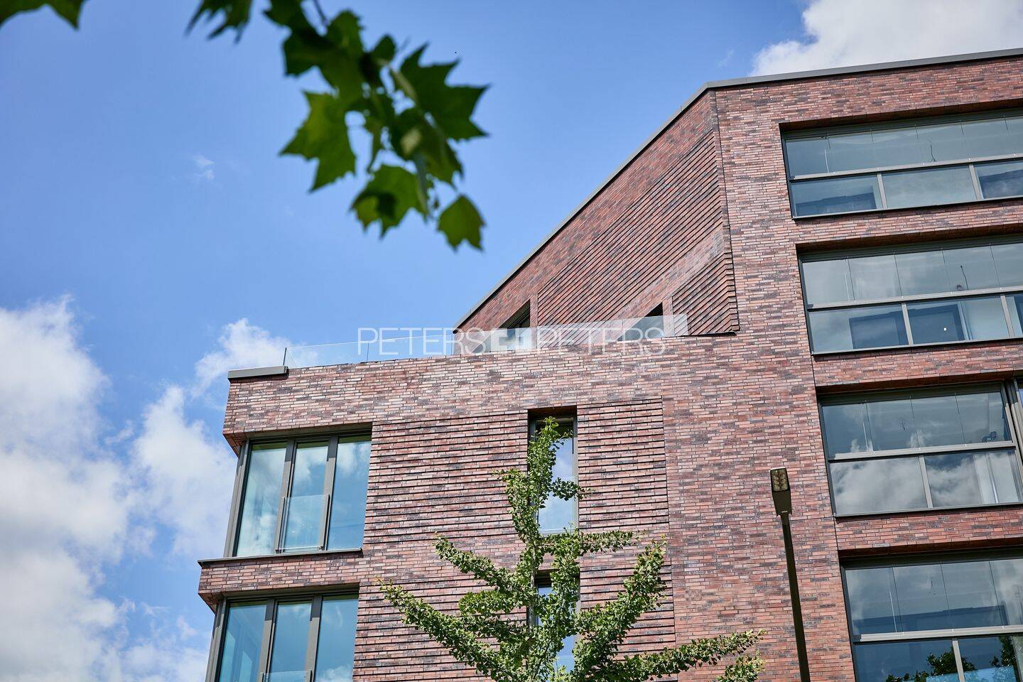 + Buntes Treiben auf zwei Ebenen: Ihre Maisonette-Wohnung mit eigener Dachterrasse! +