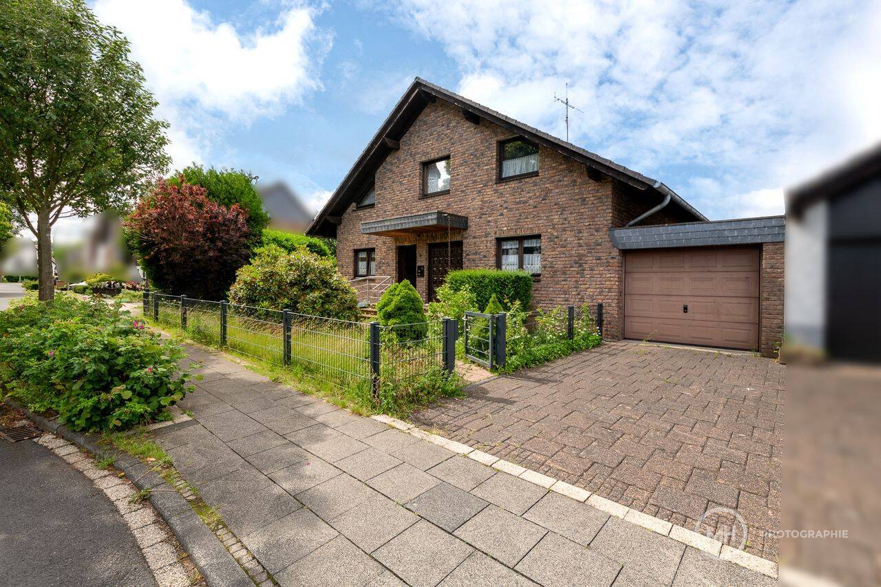 MANNELLA *Großzügiges Zuhause auf Erbpacht* Mit Einliegerwohnung, Garten und großem Kellerbereich., 53721 Siegburg