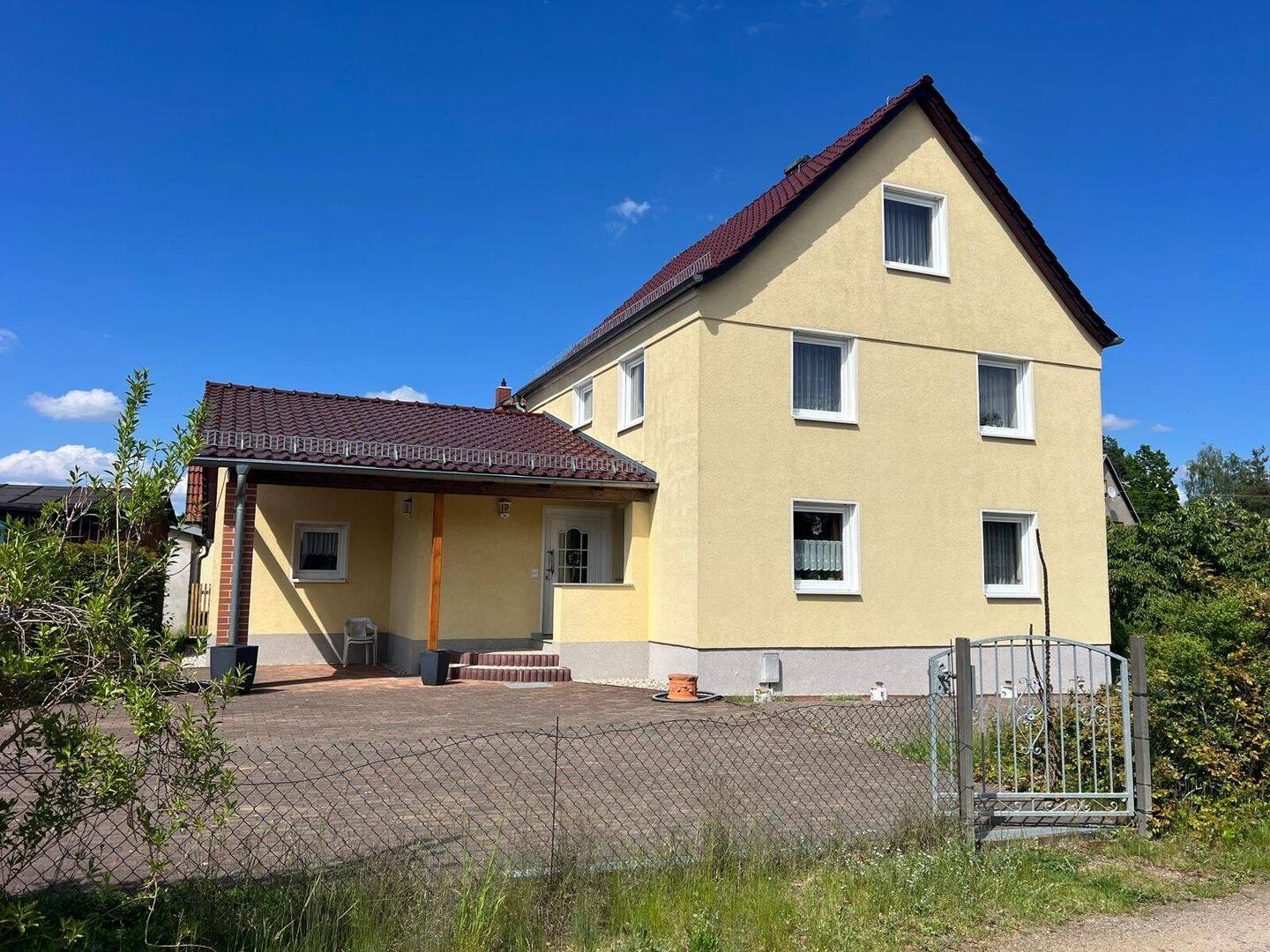 Gepflegtes Einfamilienhaus mit Doppelgarage, 6 Zimmern und großem Grundstück in Moritzburg-Steinbach, 1468 Moritzburg